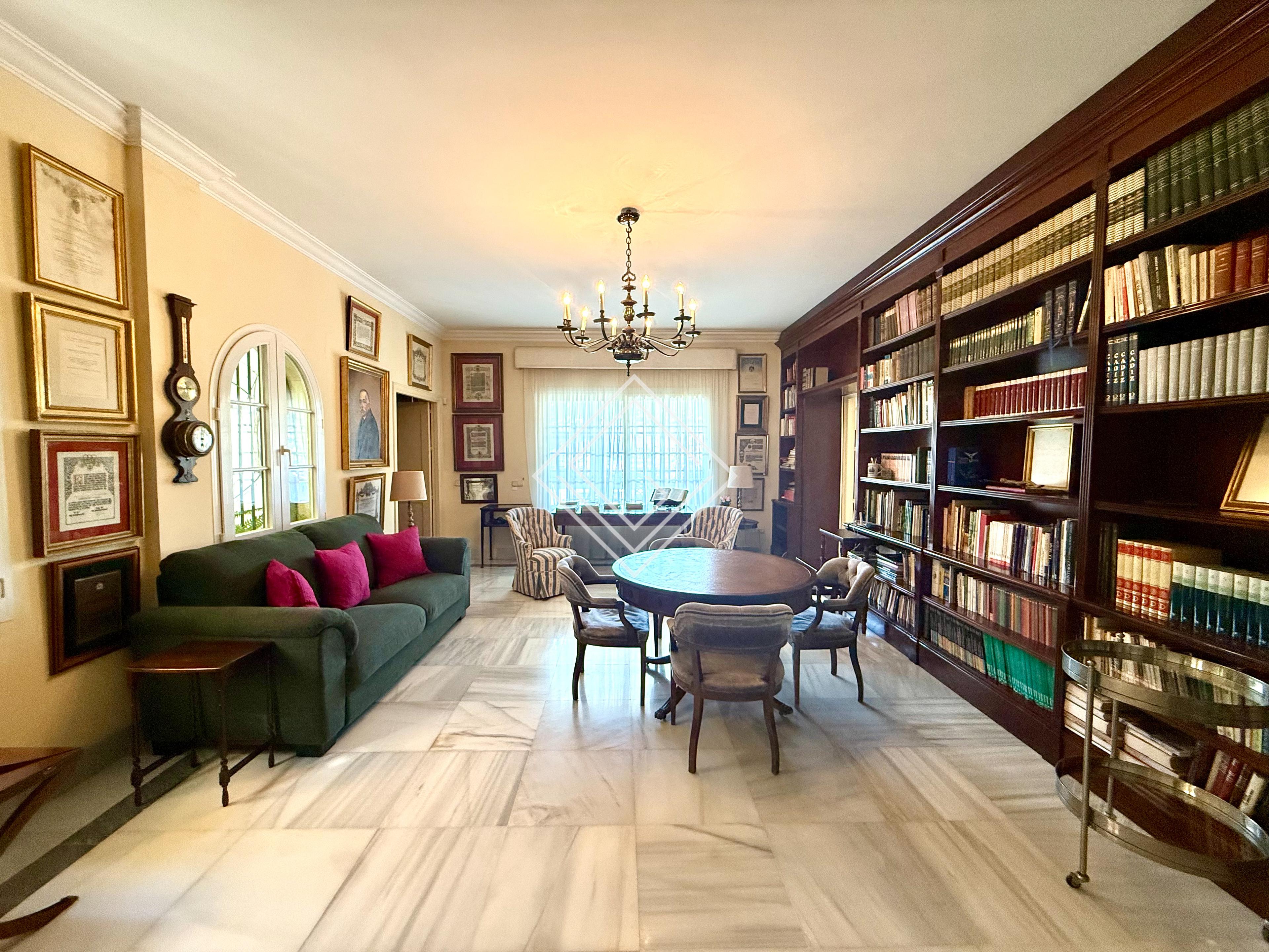 Casa de estilo clásico en parcela de más de 3000 metros en Vistahermosa