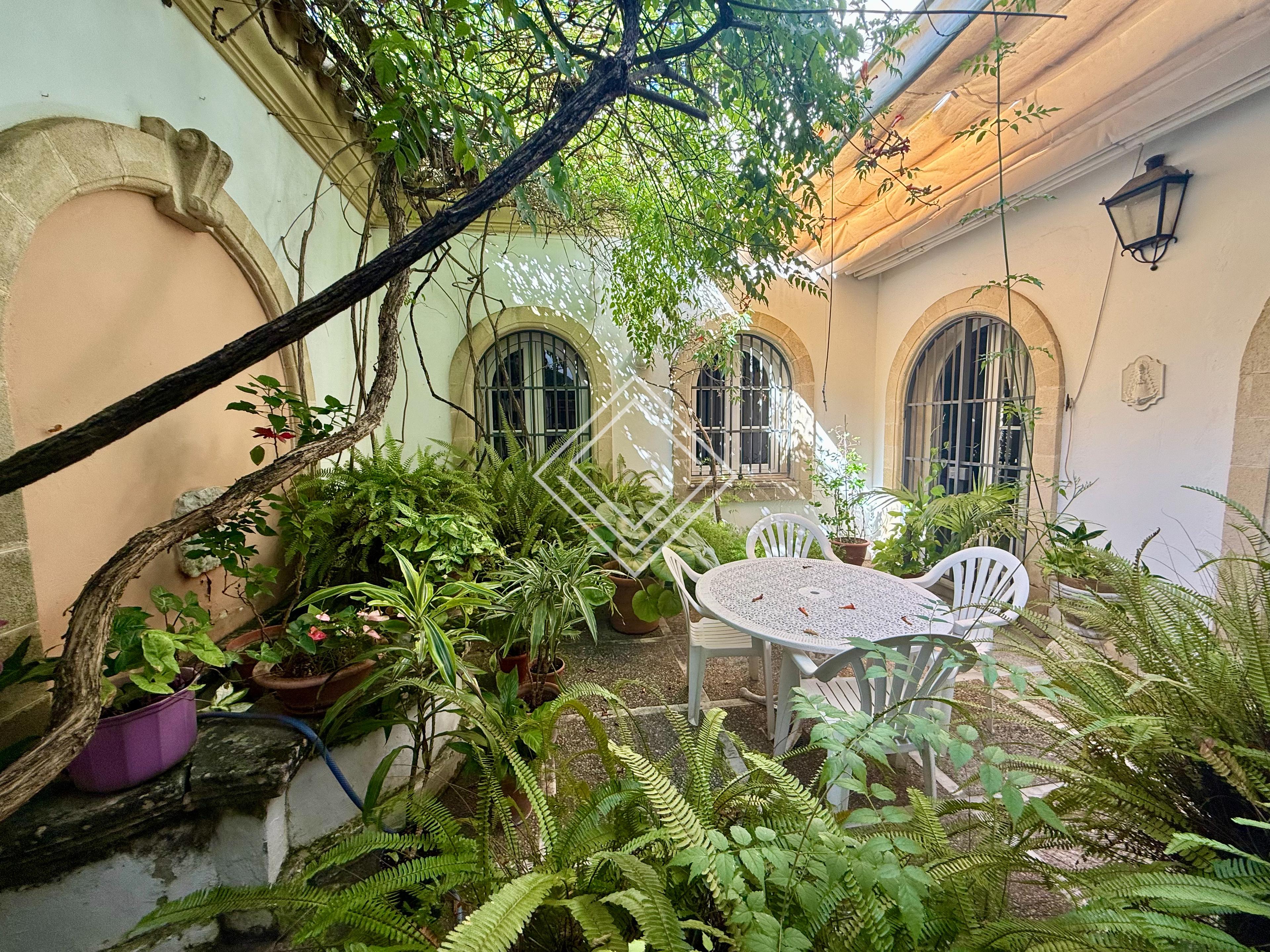 Casa de estilo clásico en parcela de más de 3000 metros en Vistahermosa