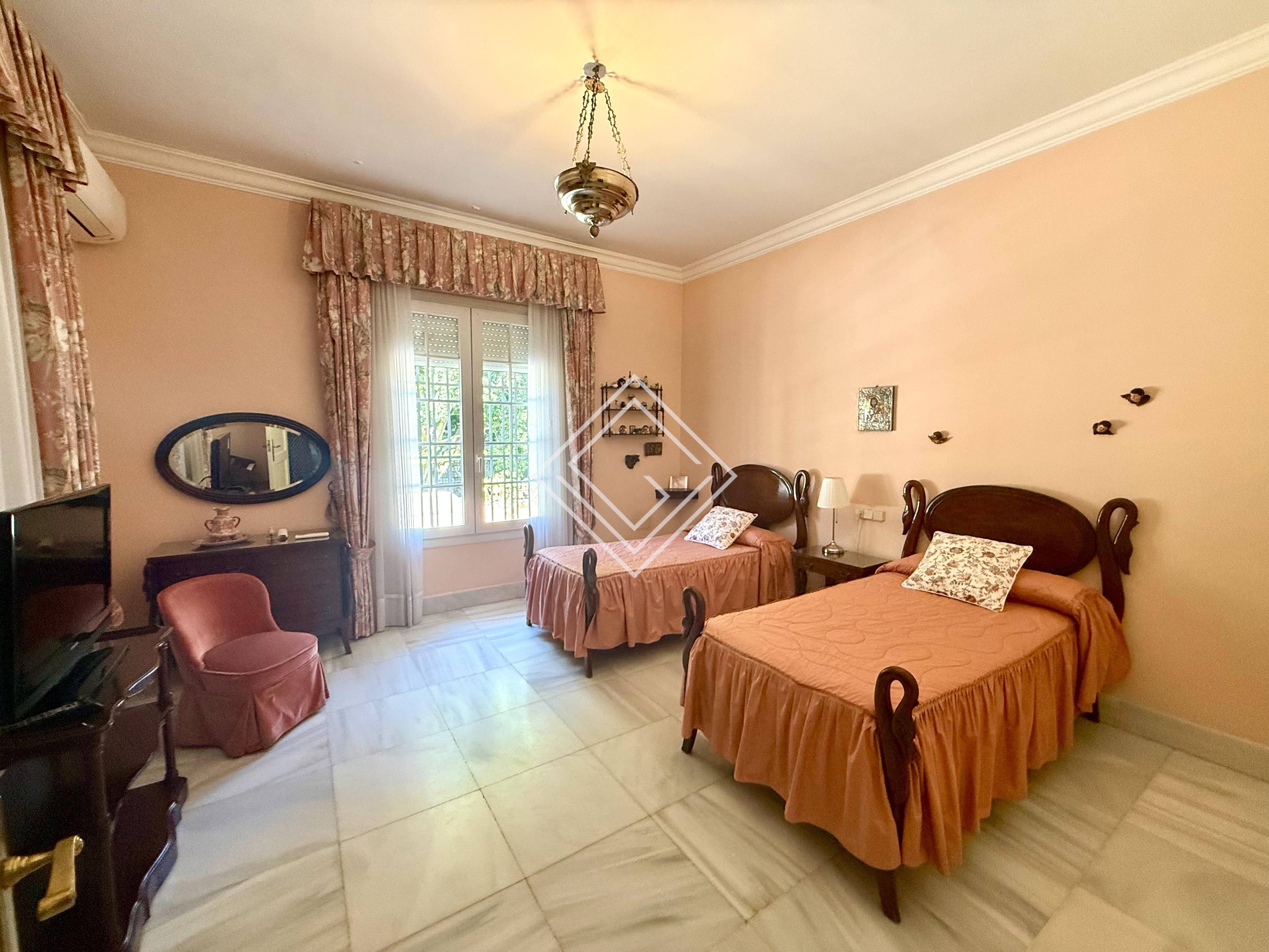 Casa de estilo clásico en parcela de más de 3000 metros en Vistahermosa