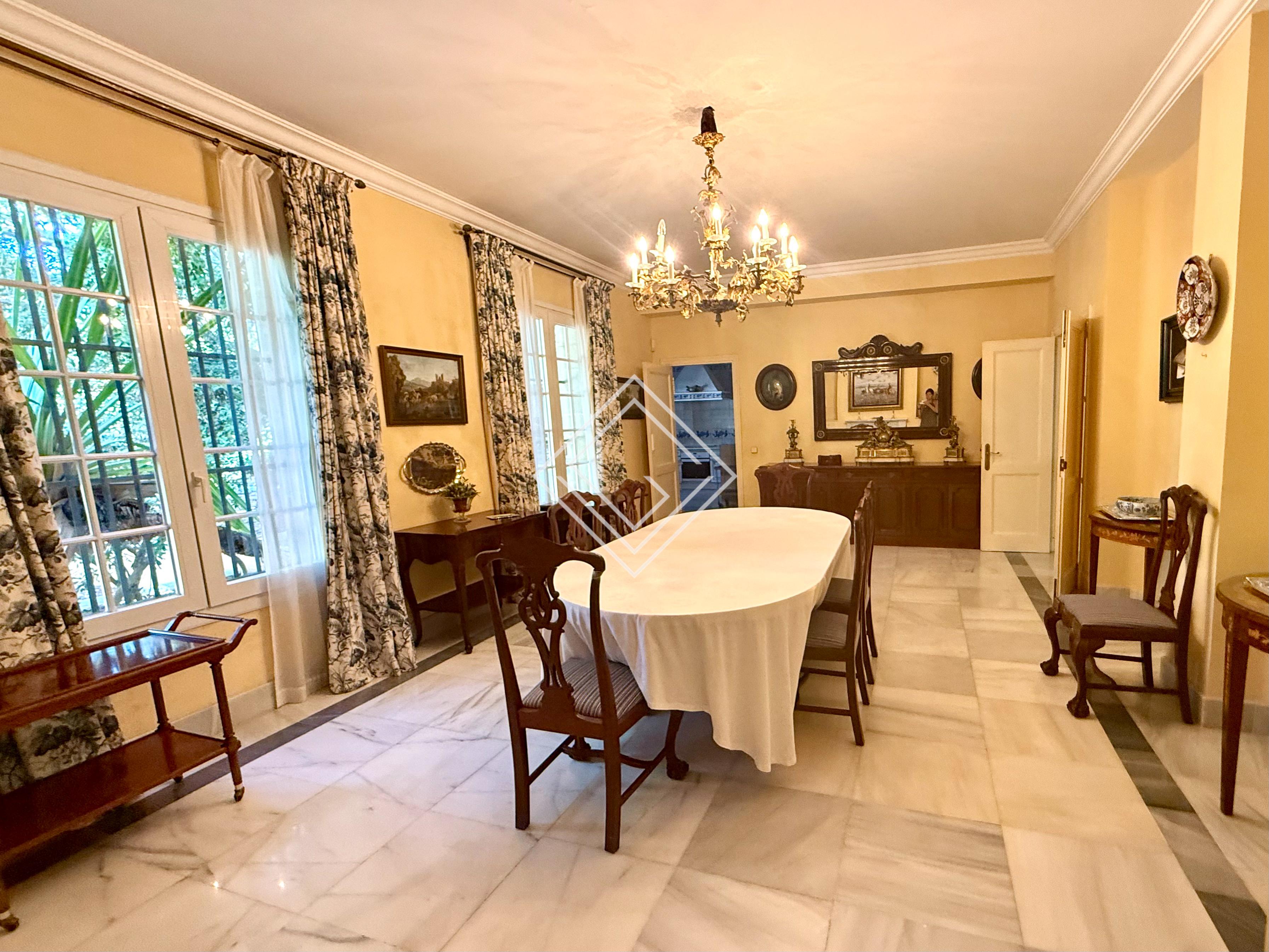 Casa de estilo clásico en parcela de más de 3000 metros en Vistahermosa