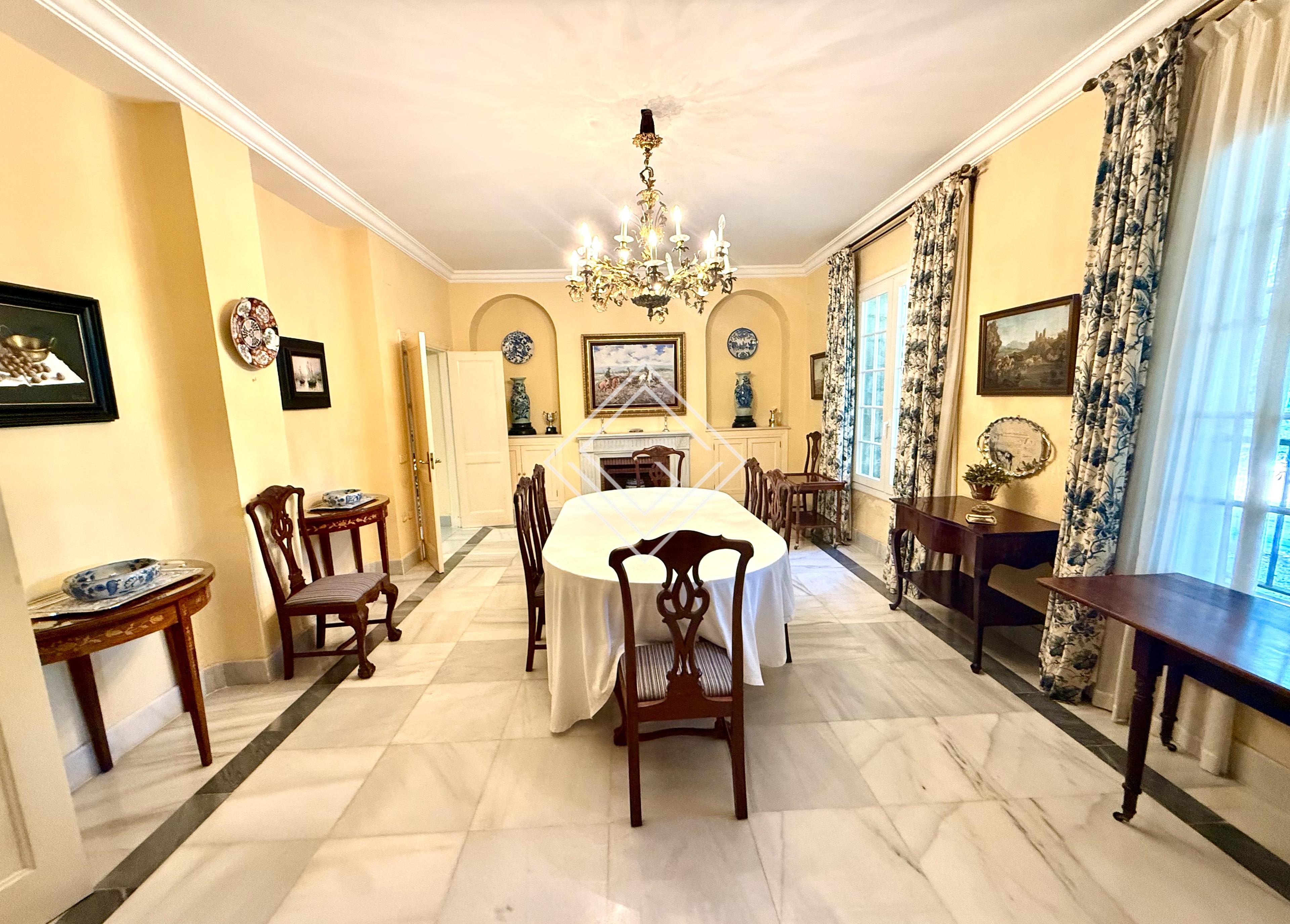 Casa de estilo clásico en parcela de más de 3000 metros en Vistahermosa