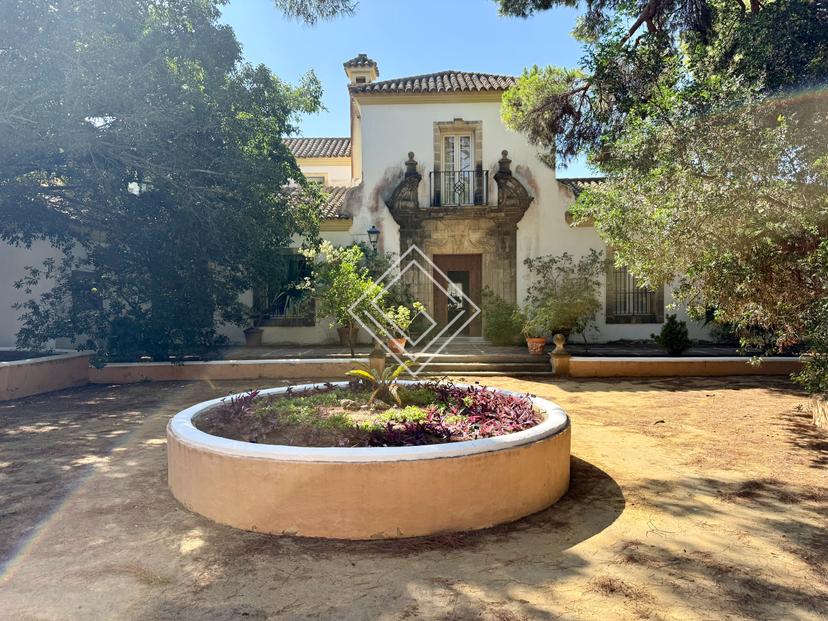 Casa de estilo clásico en parcela de más de 3000 metros en Vistahermosa