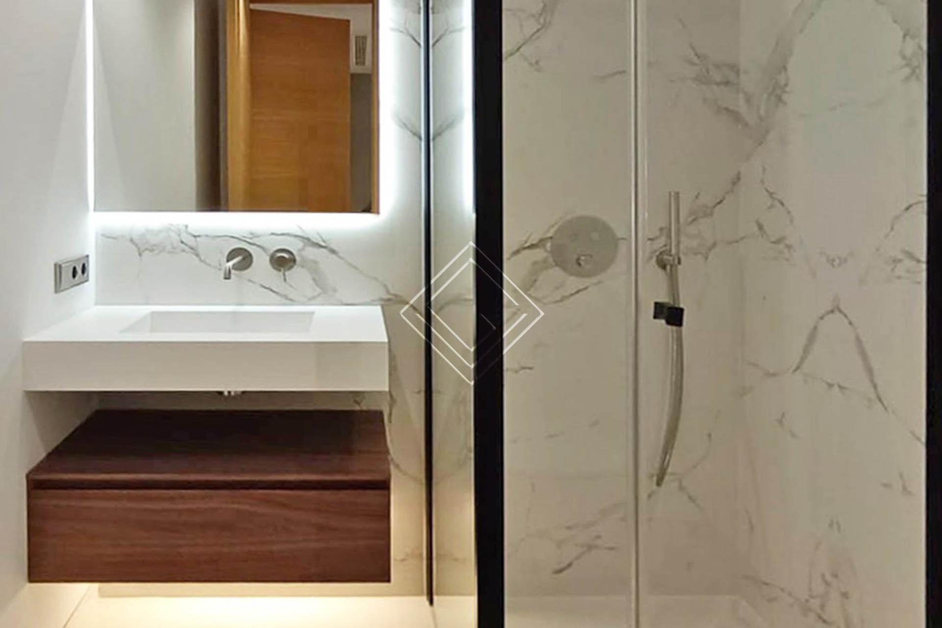 ﻿Apartamento de lujo reformado con vistas al mar en urbanización exclusiva en primera línea