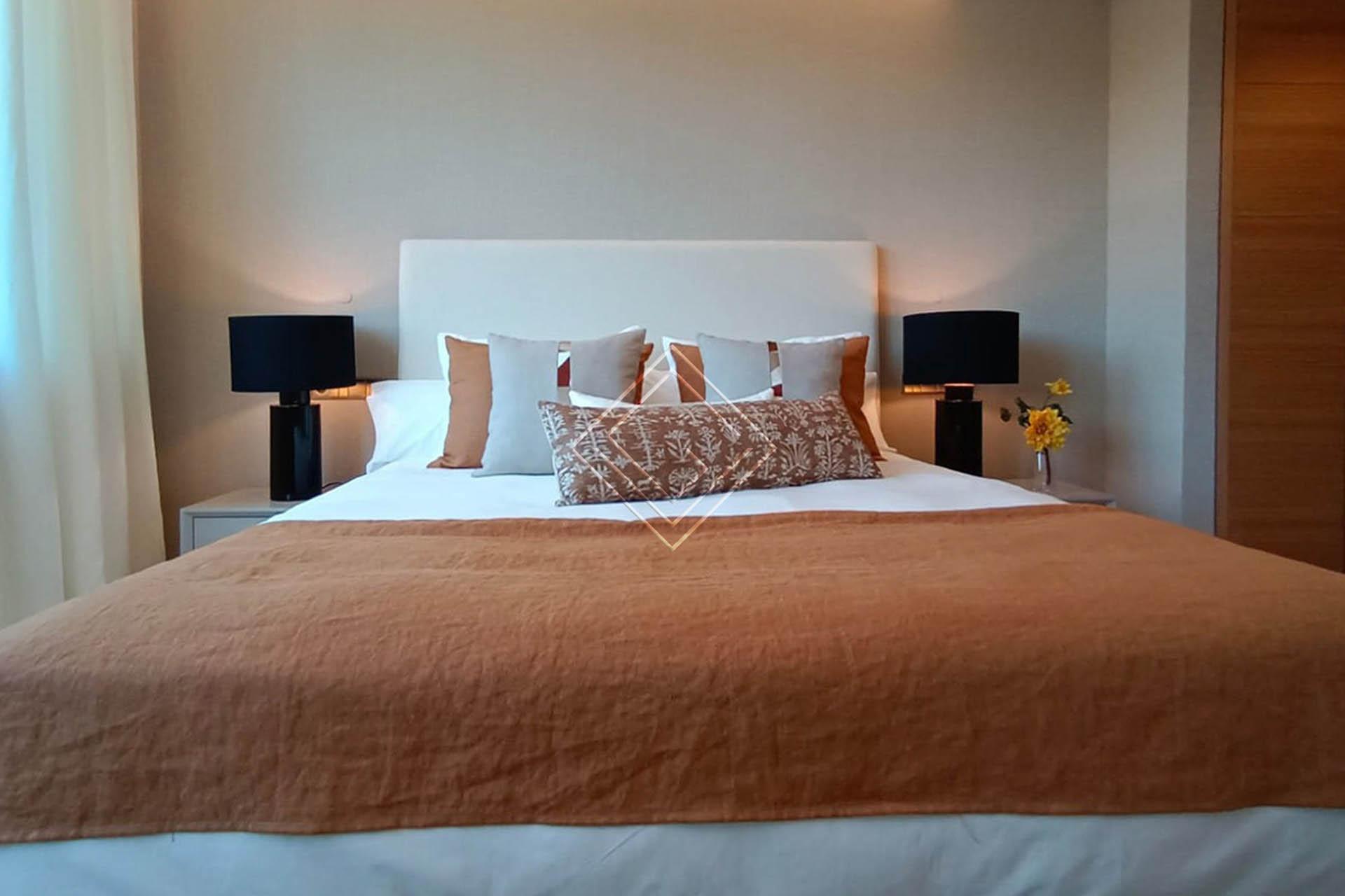 ﻿Apartamento de lujo reformado con vistas al mar en urbanización exclusiva en primera línea