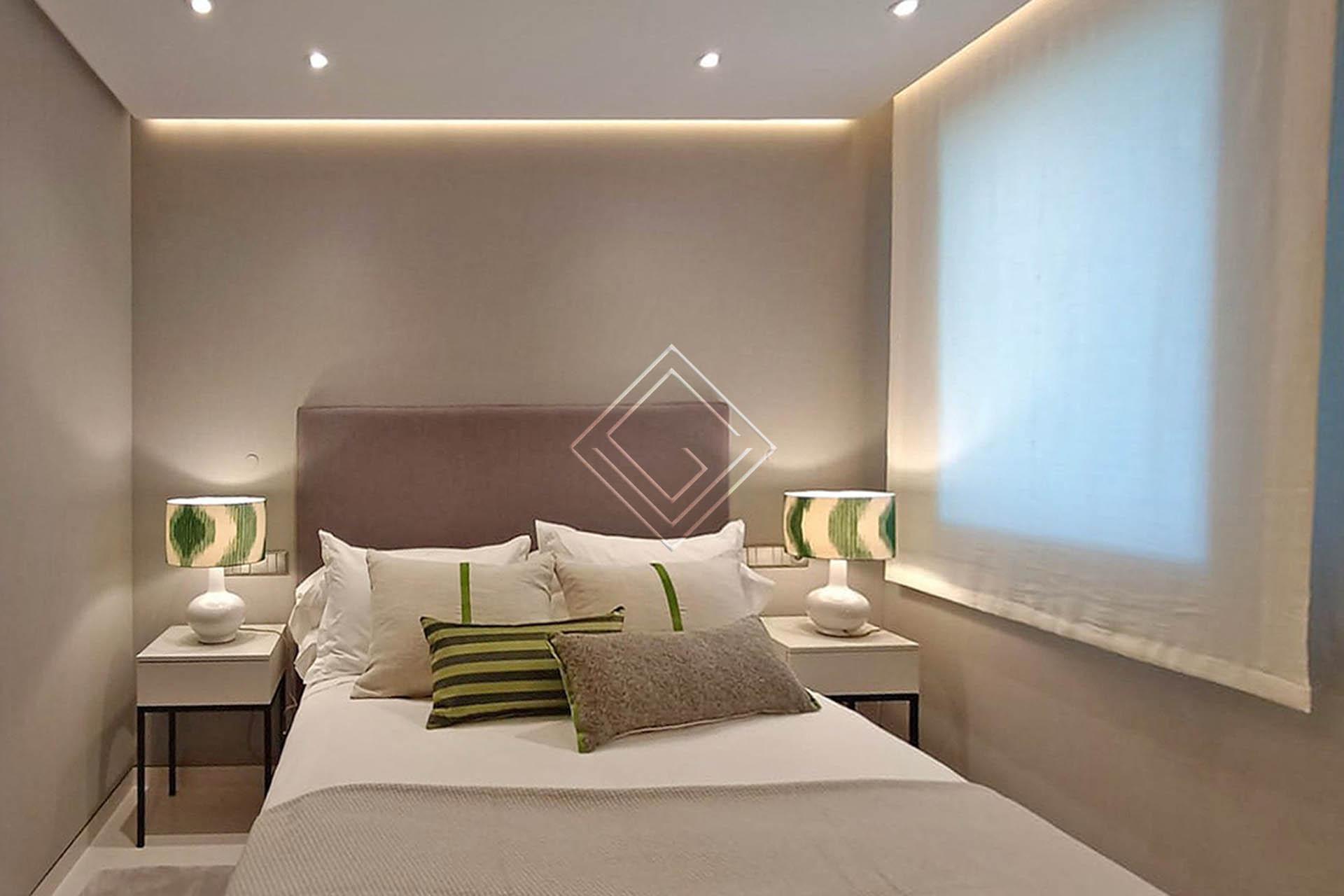 ﻿Apartamento de lujo reformado con vistas al mar en urbanización exclusiva en primera línea