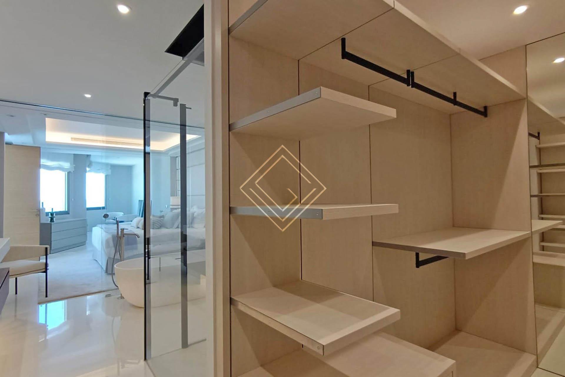 ﻿Apartamento de lujo reformado con vistas al mar en urbanización exclusiva en primera línea