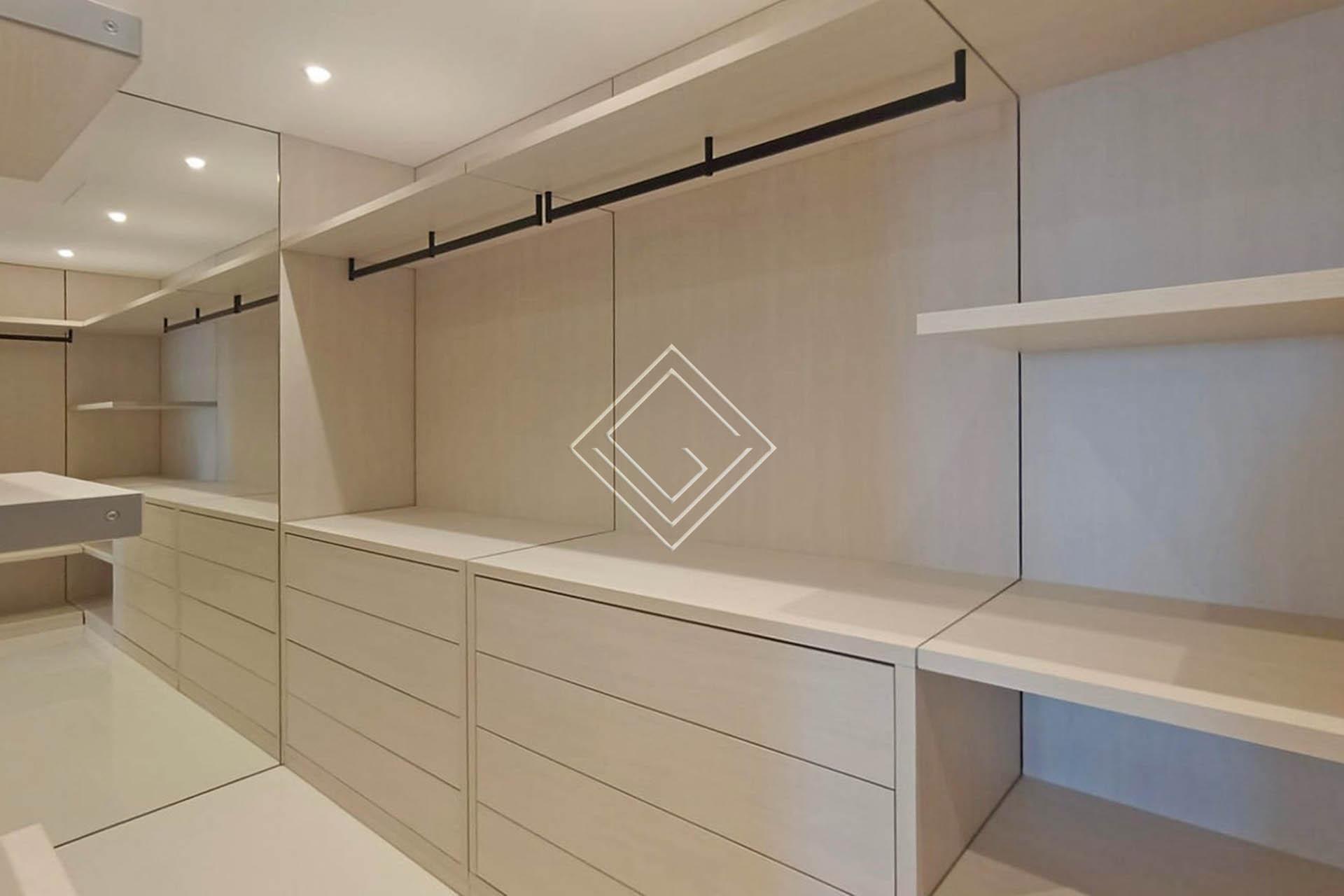 ﻿Apartamento de lujo reformado con vistas al mar en urbanización exclusiva en primera línea