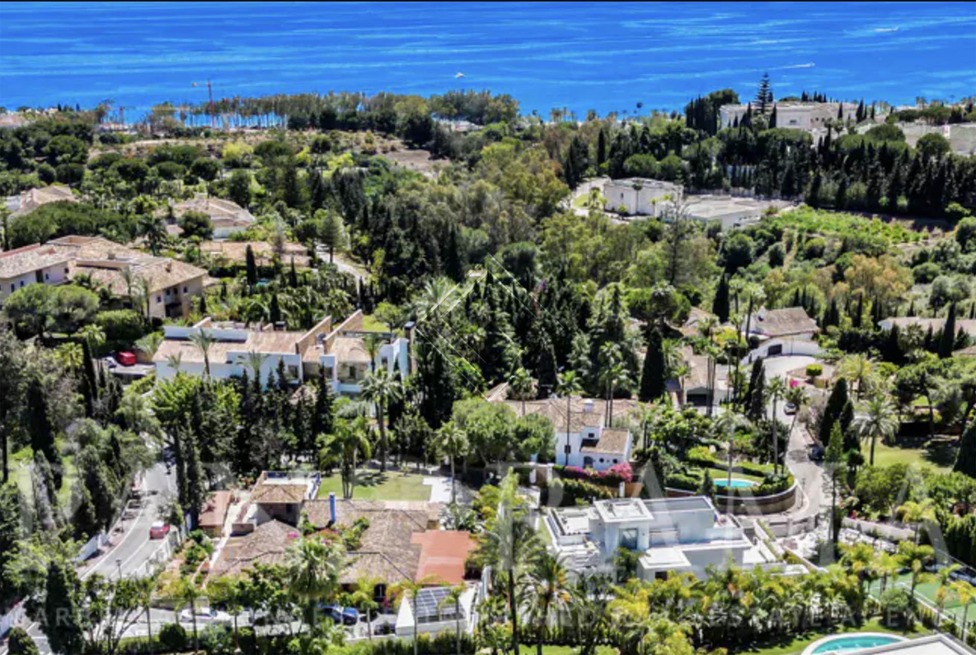 Parcela segregable en 2  en Las Lomas del Marbella Club