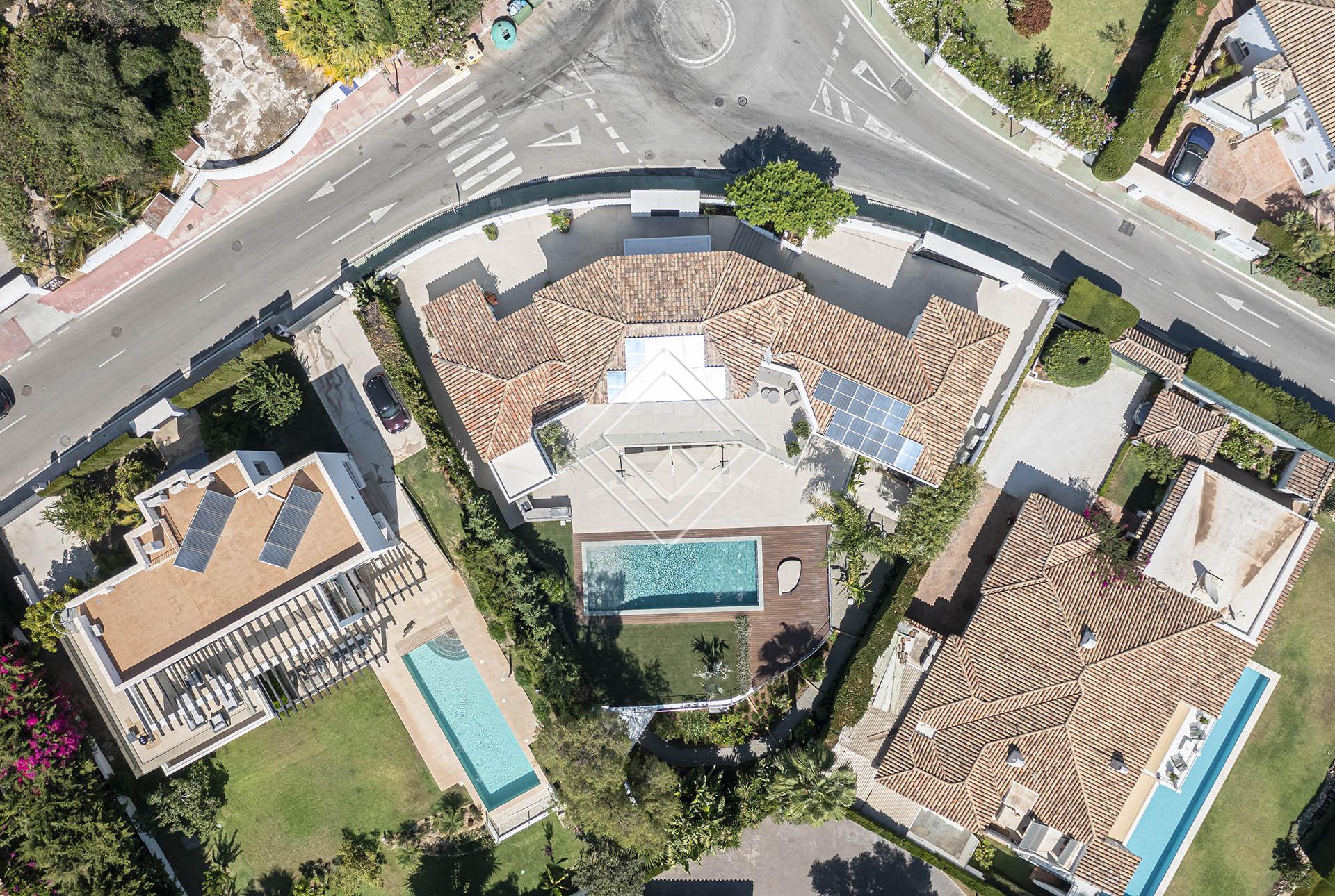 Villa reformada con vistas panorámicas al mar y una privacidad excepcional