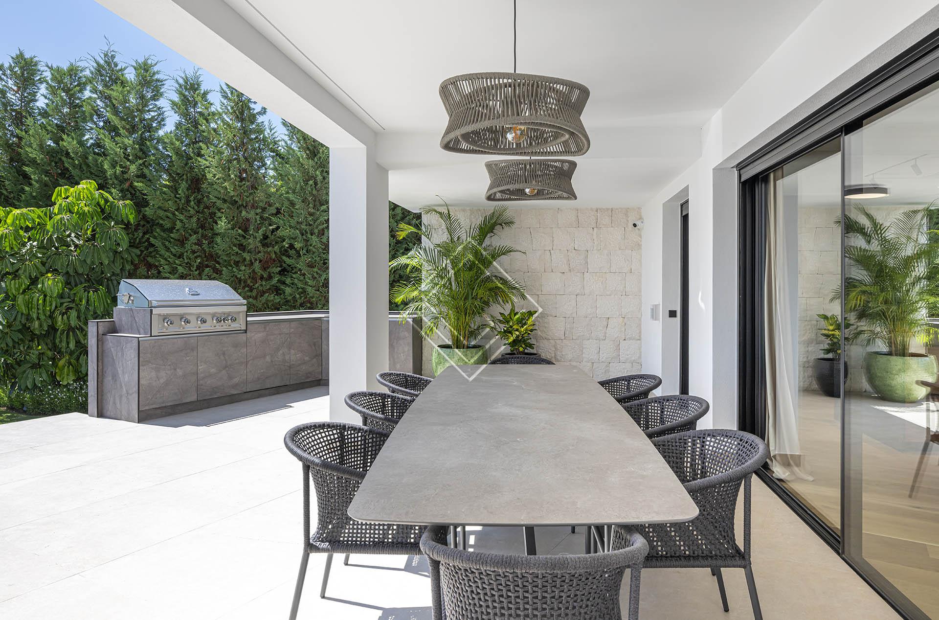 Villa reformada con vistas panorámicas al mar y una privacidad excepcional