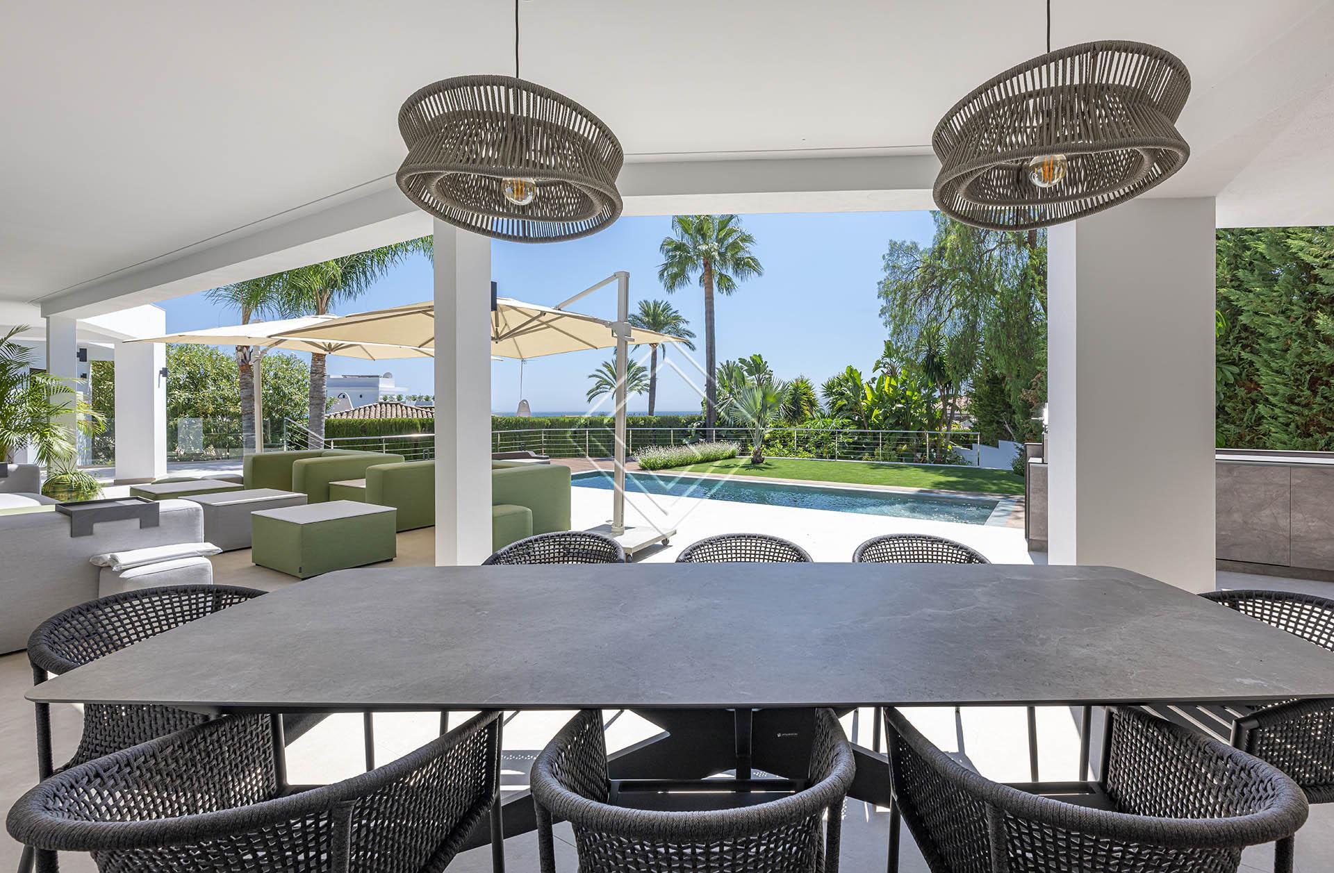 Villa reformada con vistas panorámicas al mar y una privacidad excepcional