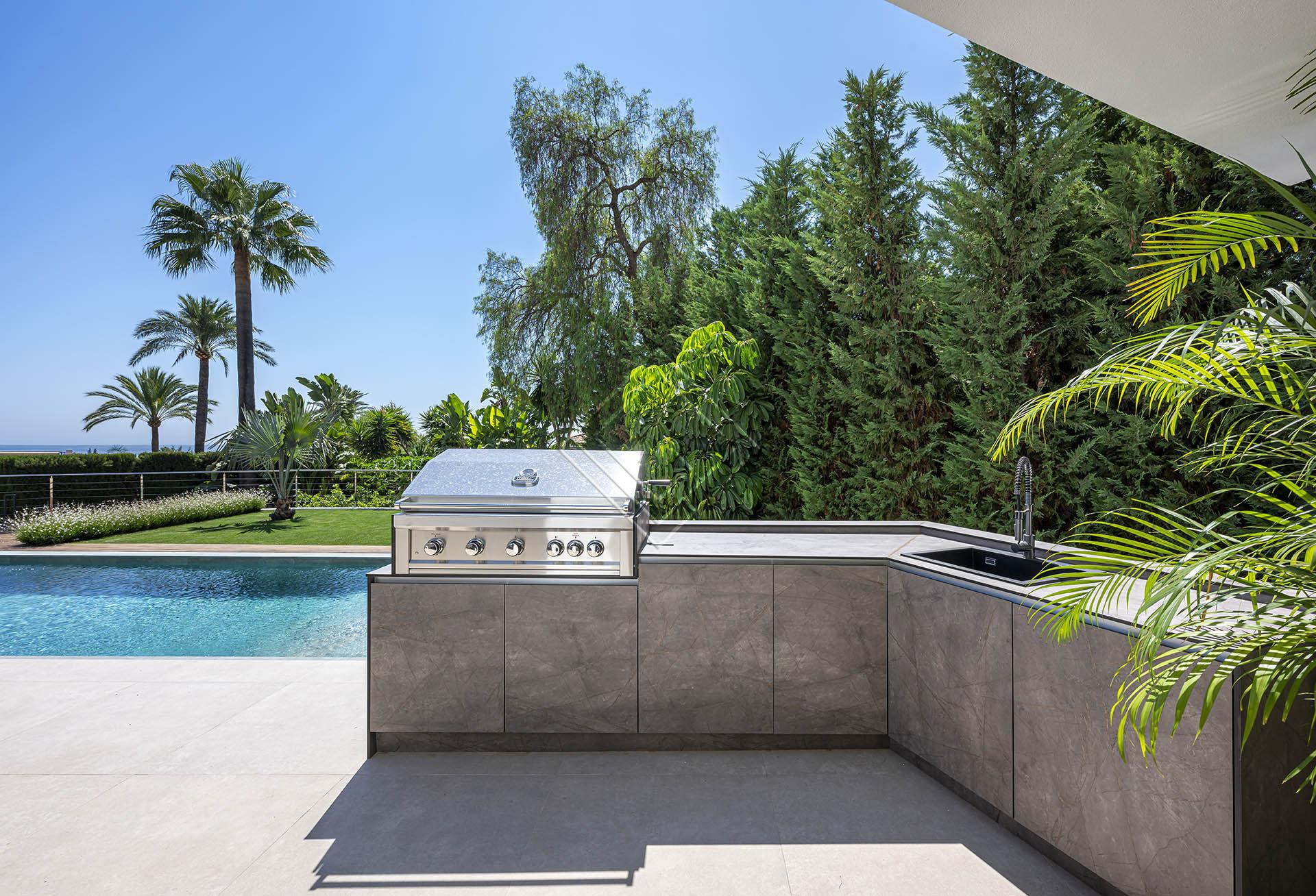 Villa reformada con vistas panorámicas al mar y una privacidad excepcional