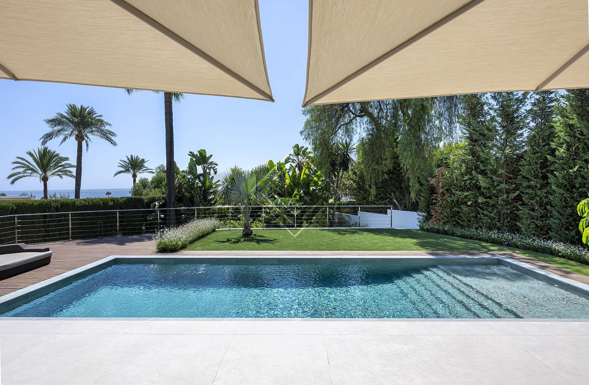 Villa reformada con vistas panorámicas al mar y una privacidad excepcional