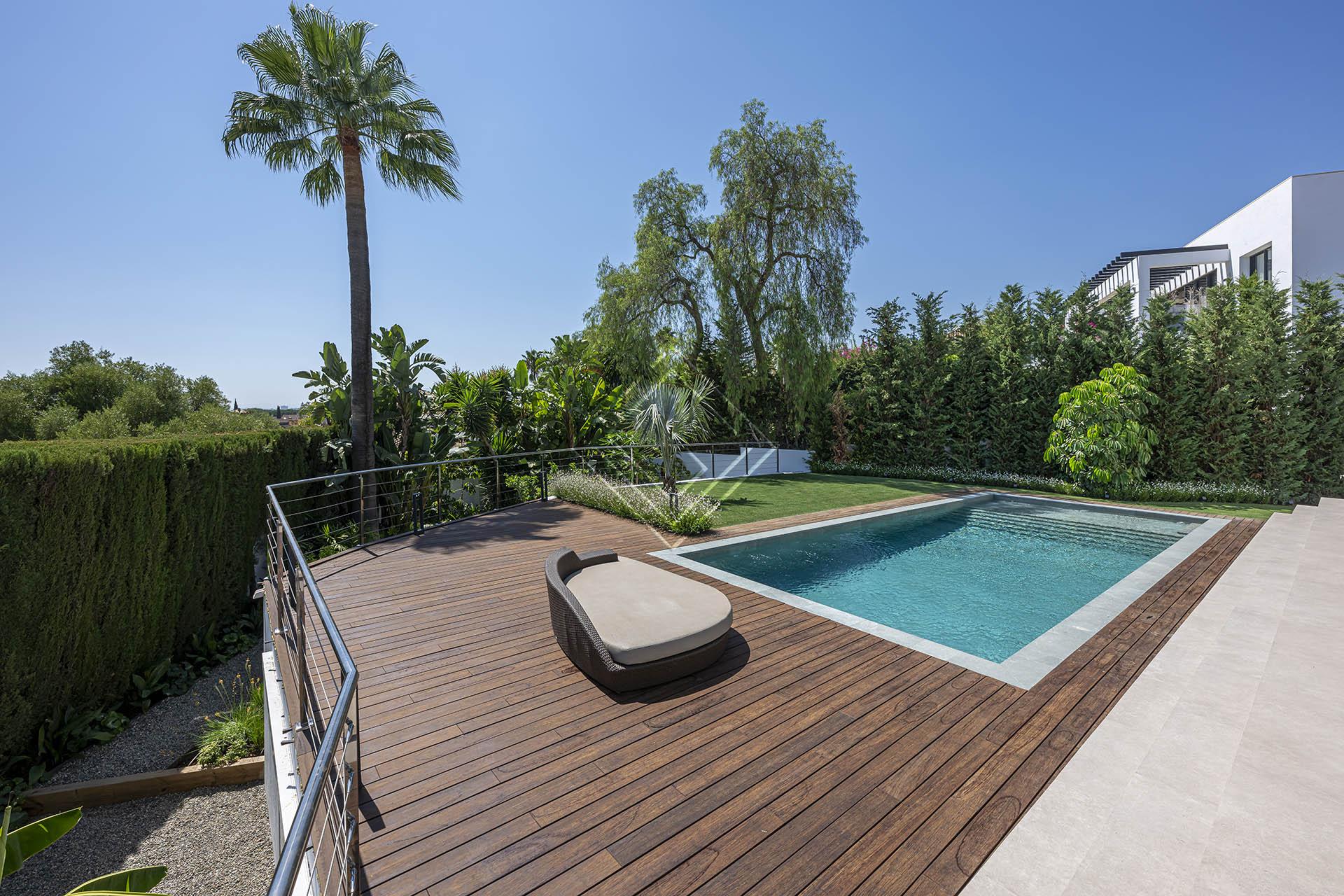 Villa reformada con vistas panorámicas al mar y una privacidad excepcional