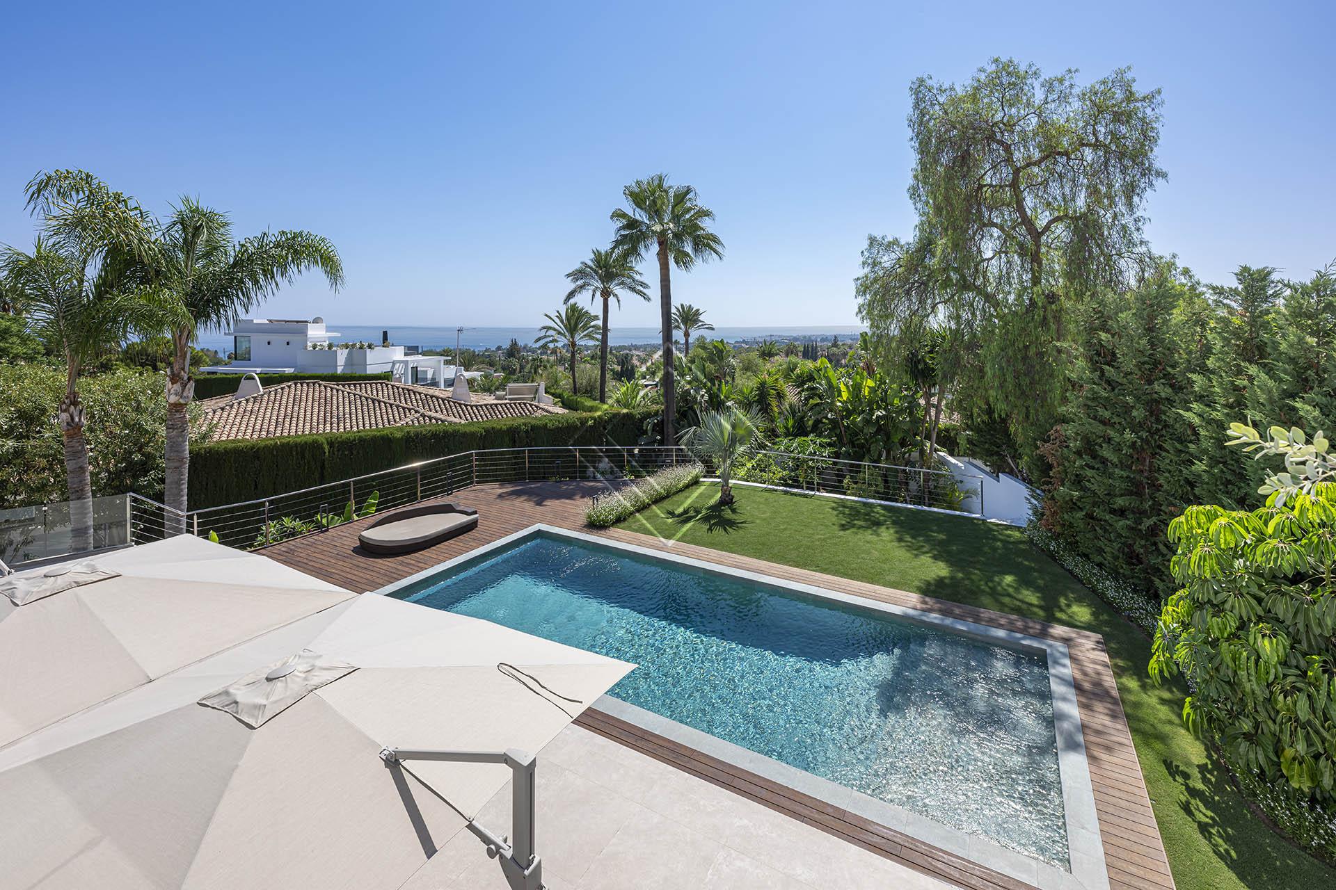 Villa reformada con vistas panorámicas al mar y una privacidad excepcional