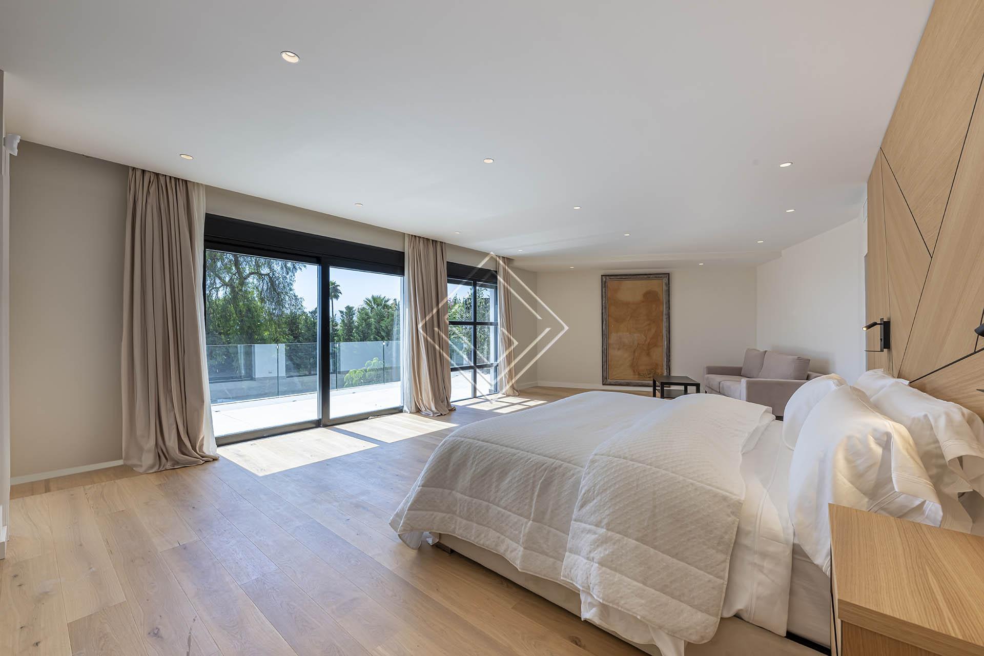 Villa reformada con vistas panorámicas al mar y una privacidad excepcional