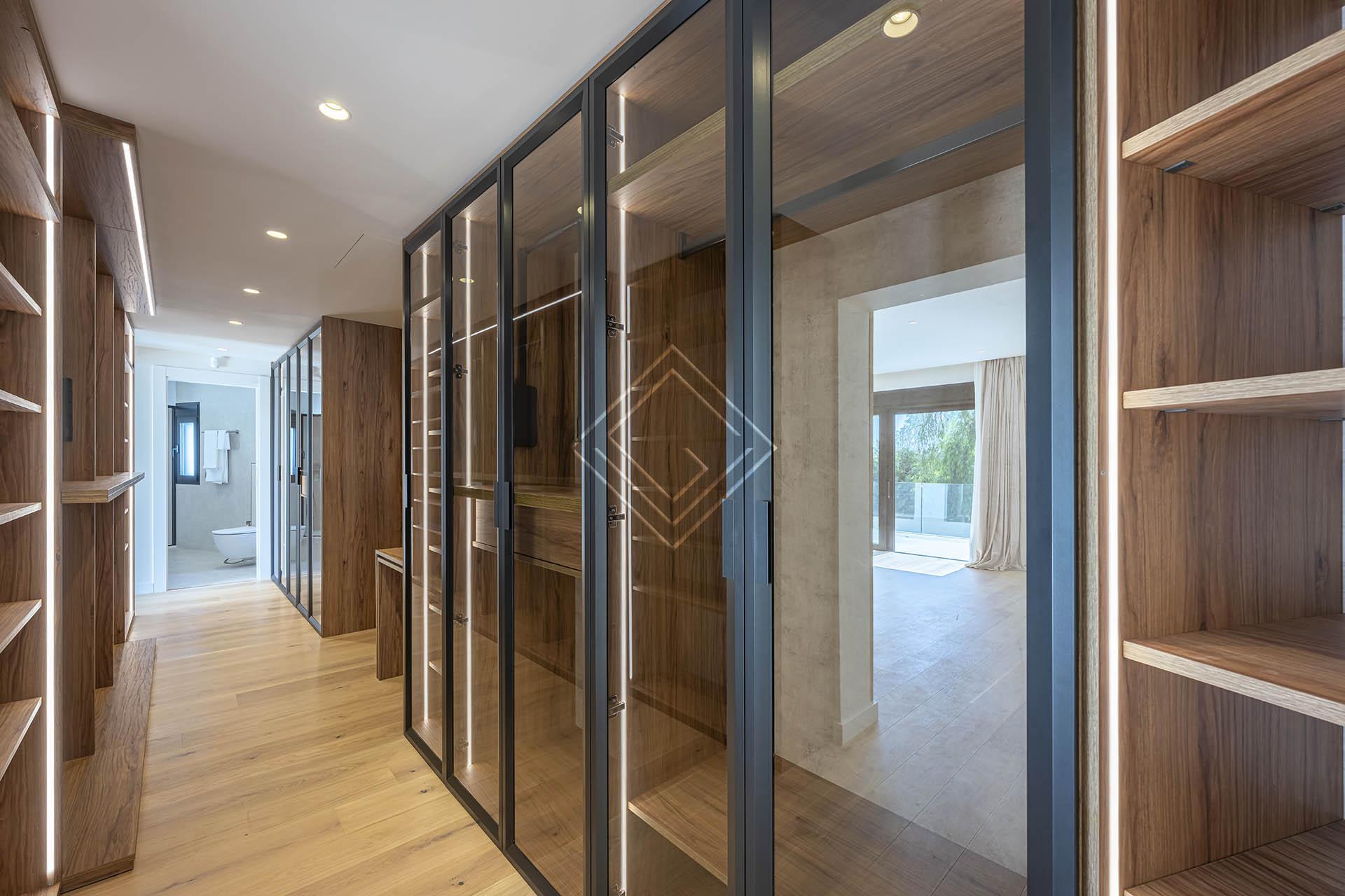 Villa reformada con vistas panorámicas al mar y una privacidad excepcional