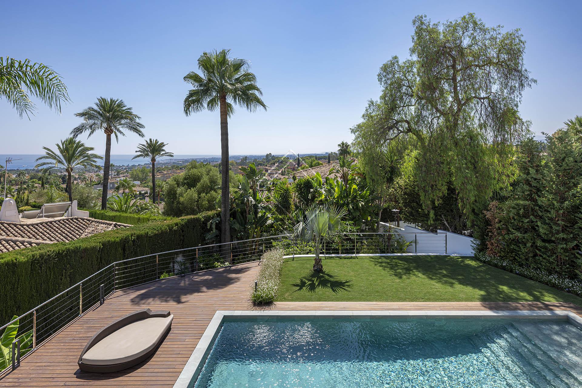 Villa reformada con vistas panorámicas al mar y una privacidad excepcional