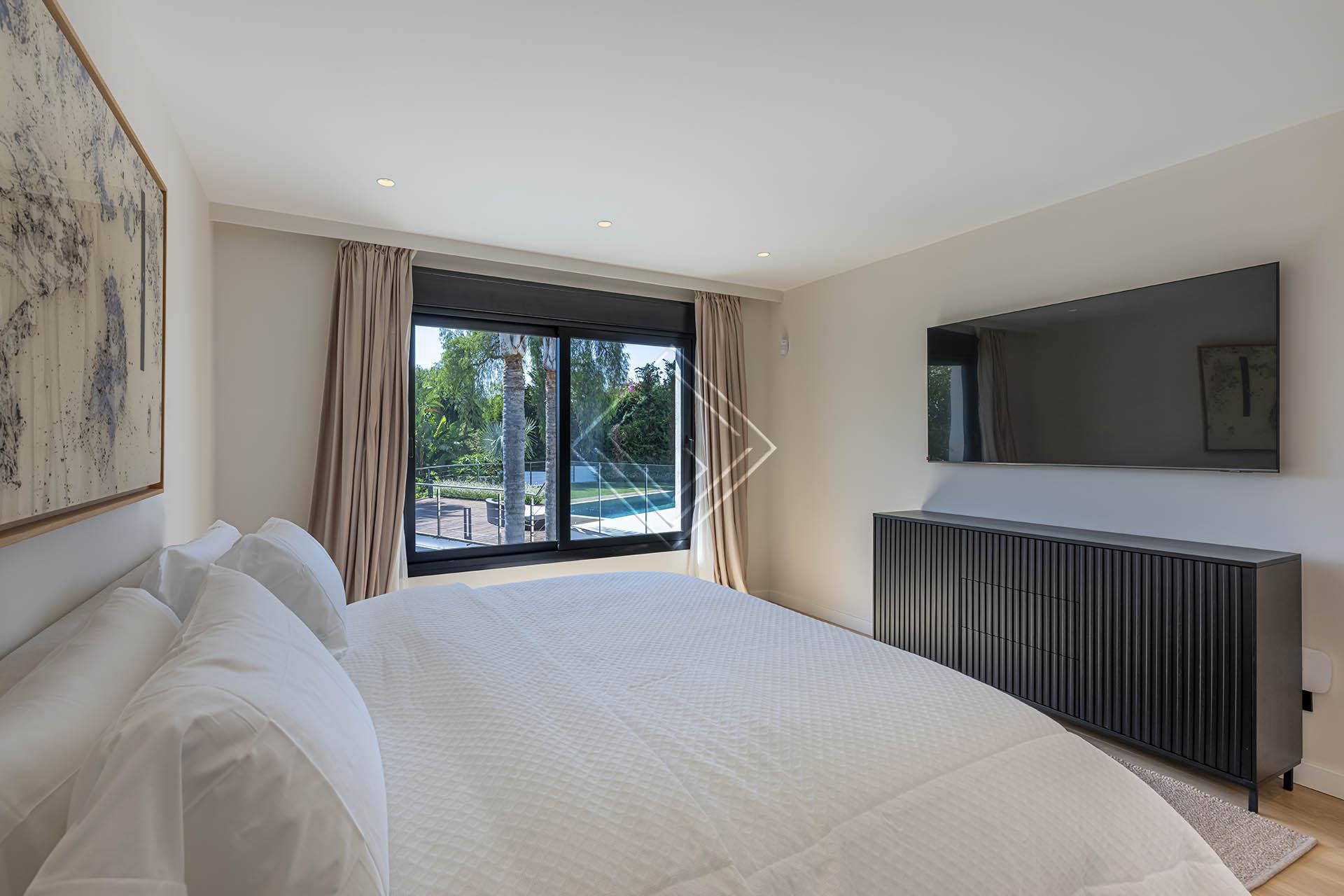 Villa reformada con vistas panorámicas al mar y una privacidad excepcional