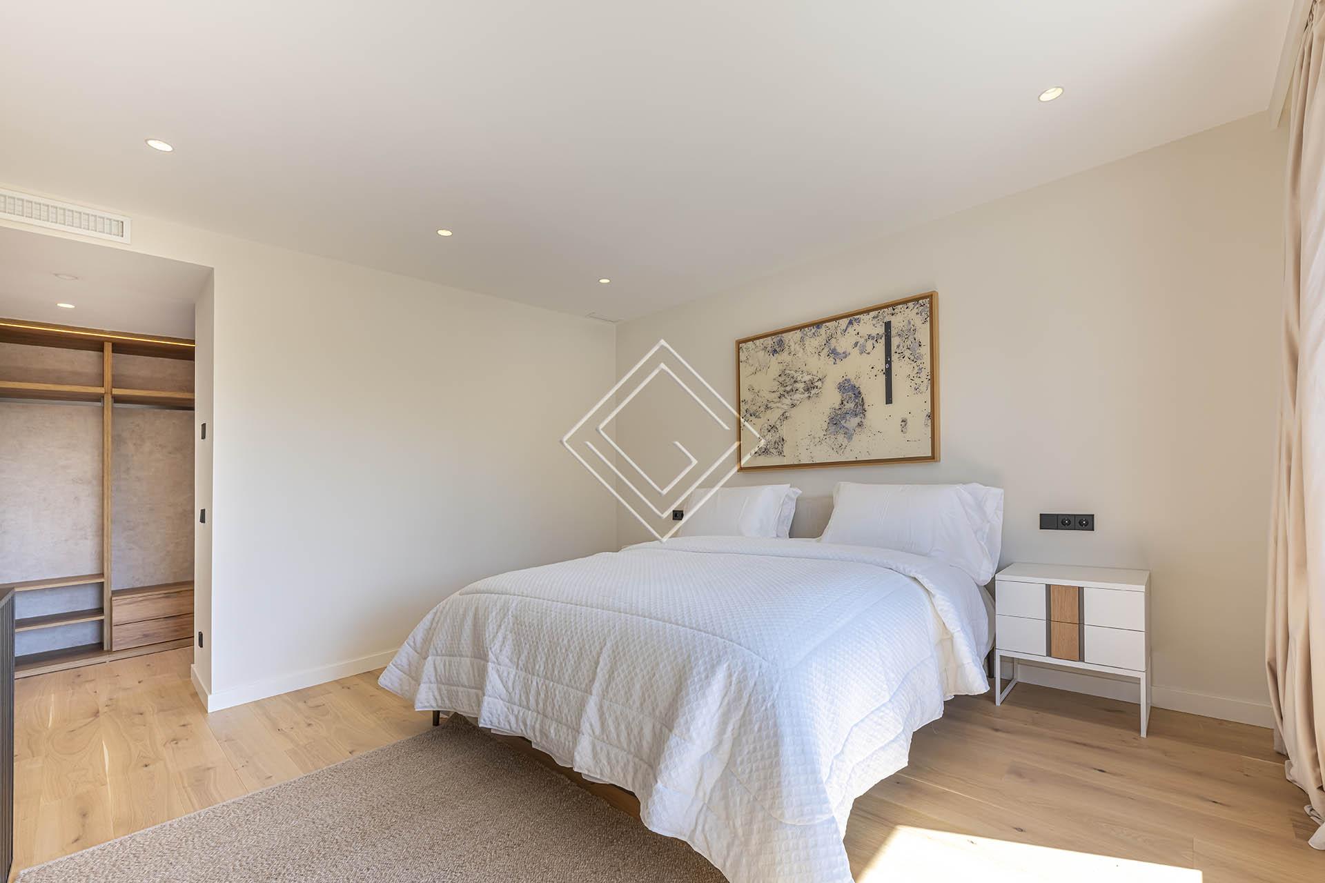 Villa reformada con vistas panorámicas al mar y una privacidad excepcional