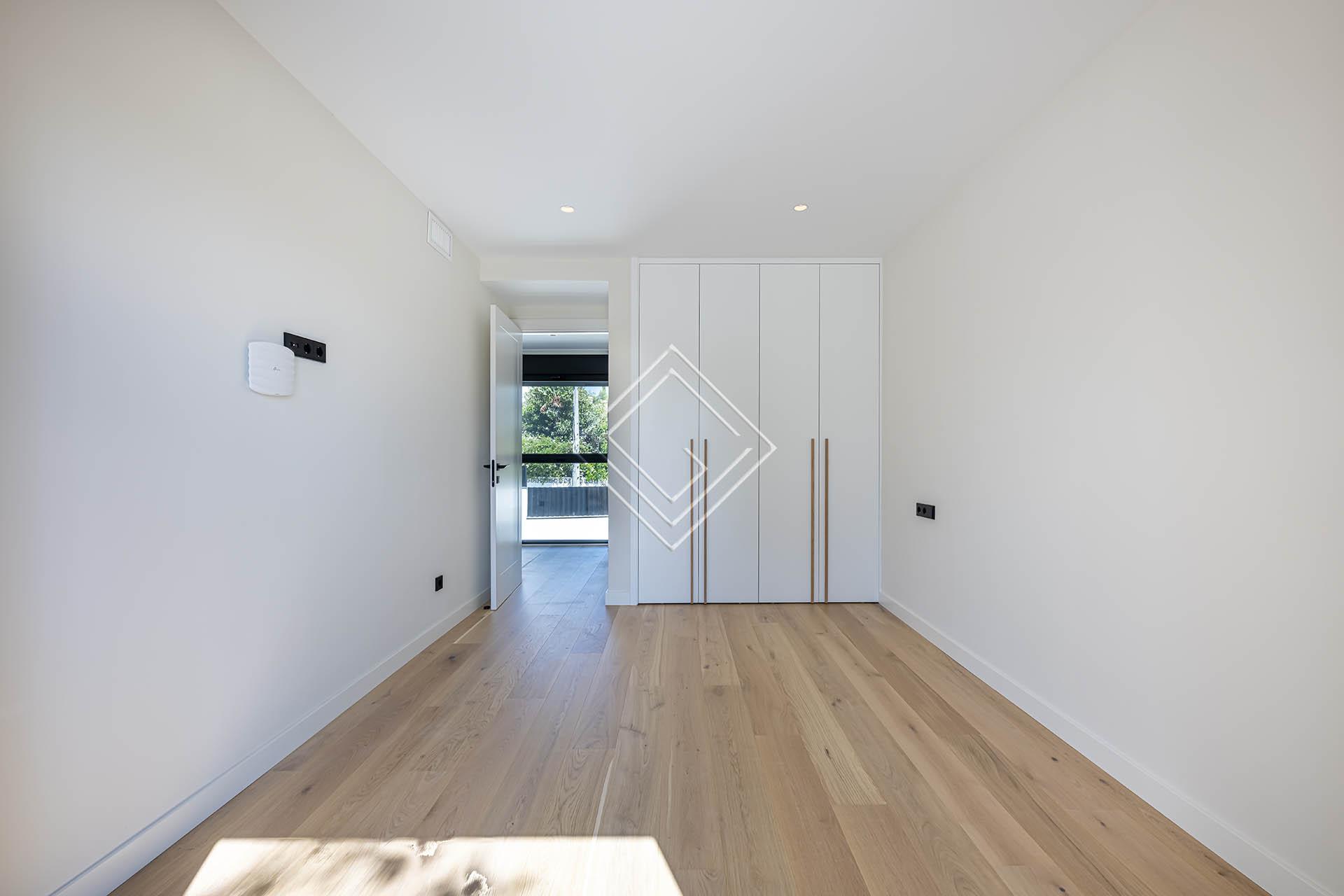 Villa reformada con vistas panorámicas al mar y una privacidad excepcional