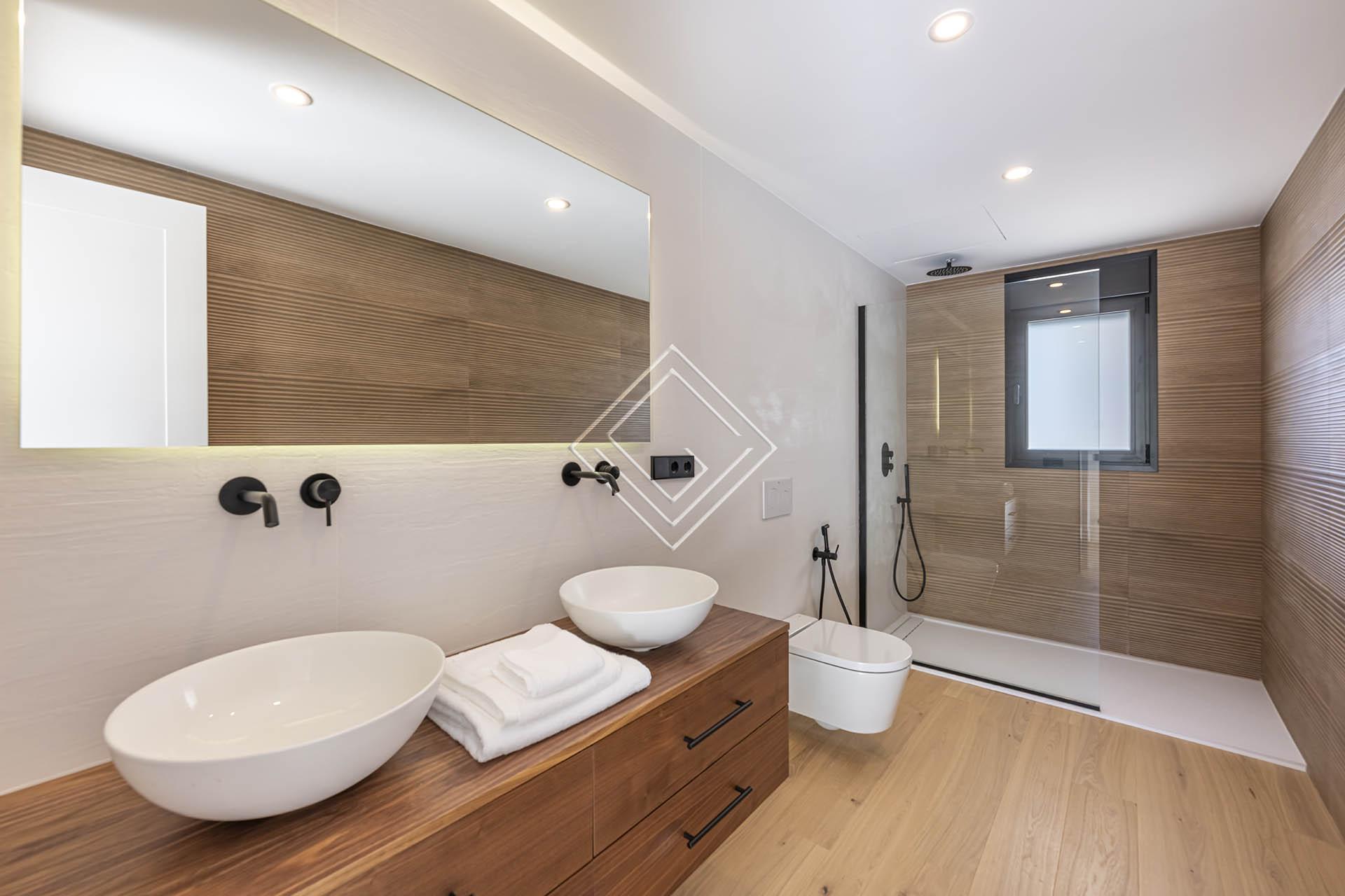 Villa reformada con vistas panorámicas al mar y una privacidad excepcional