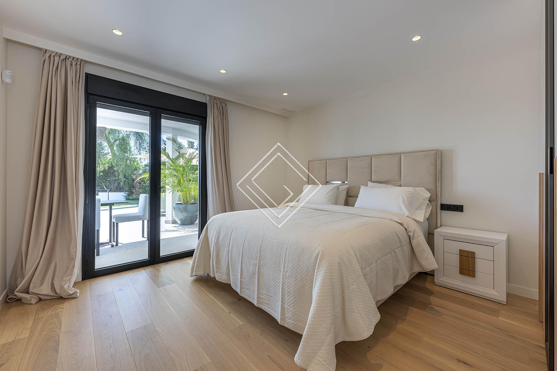 Villa reformada con vistas panorámicas al mar y una privacidad excepcional