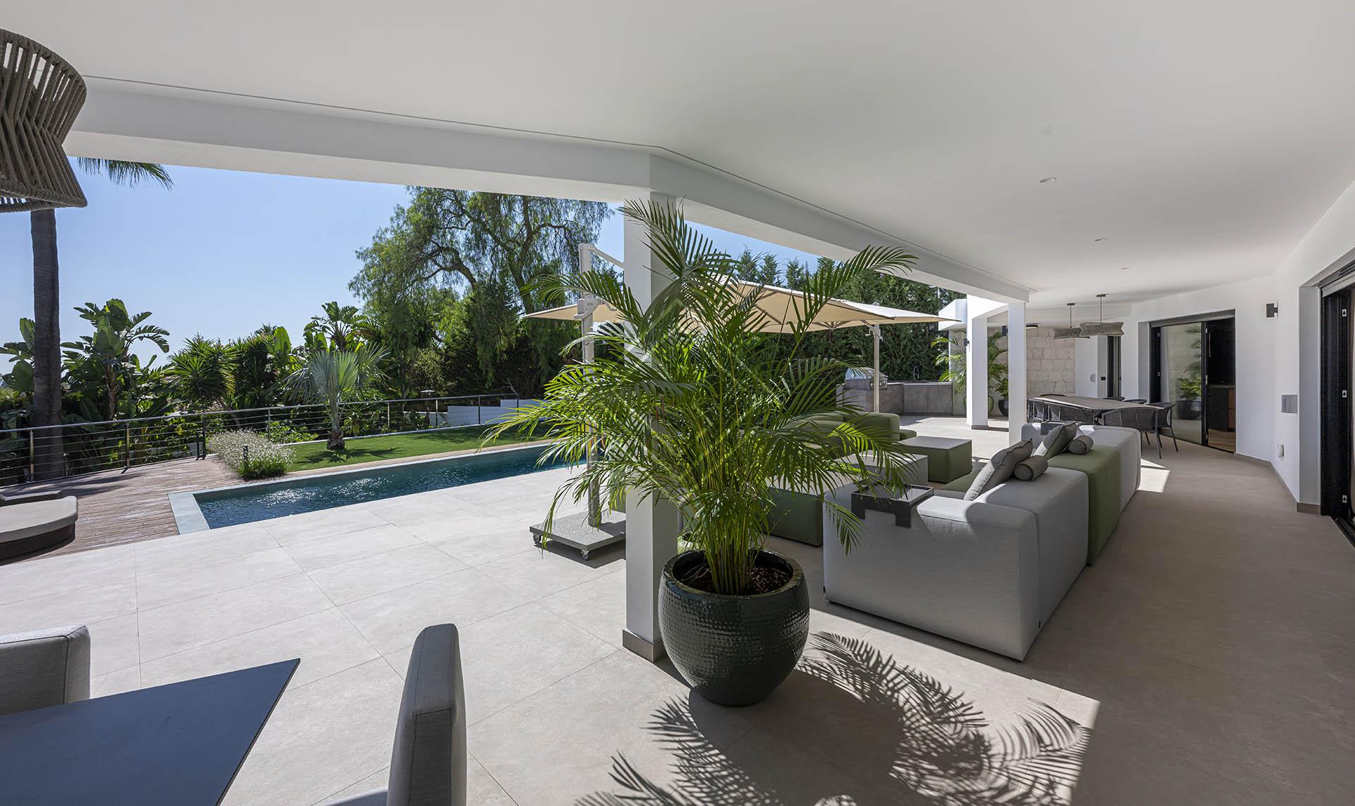 Villa reformada con vistas panorámicas al mar y una privacidad excepcional