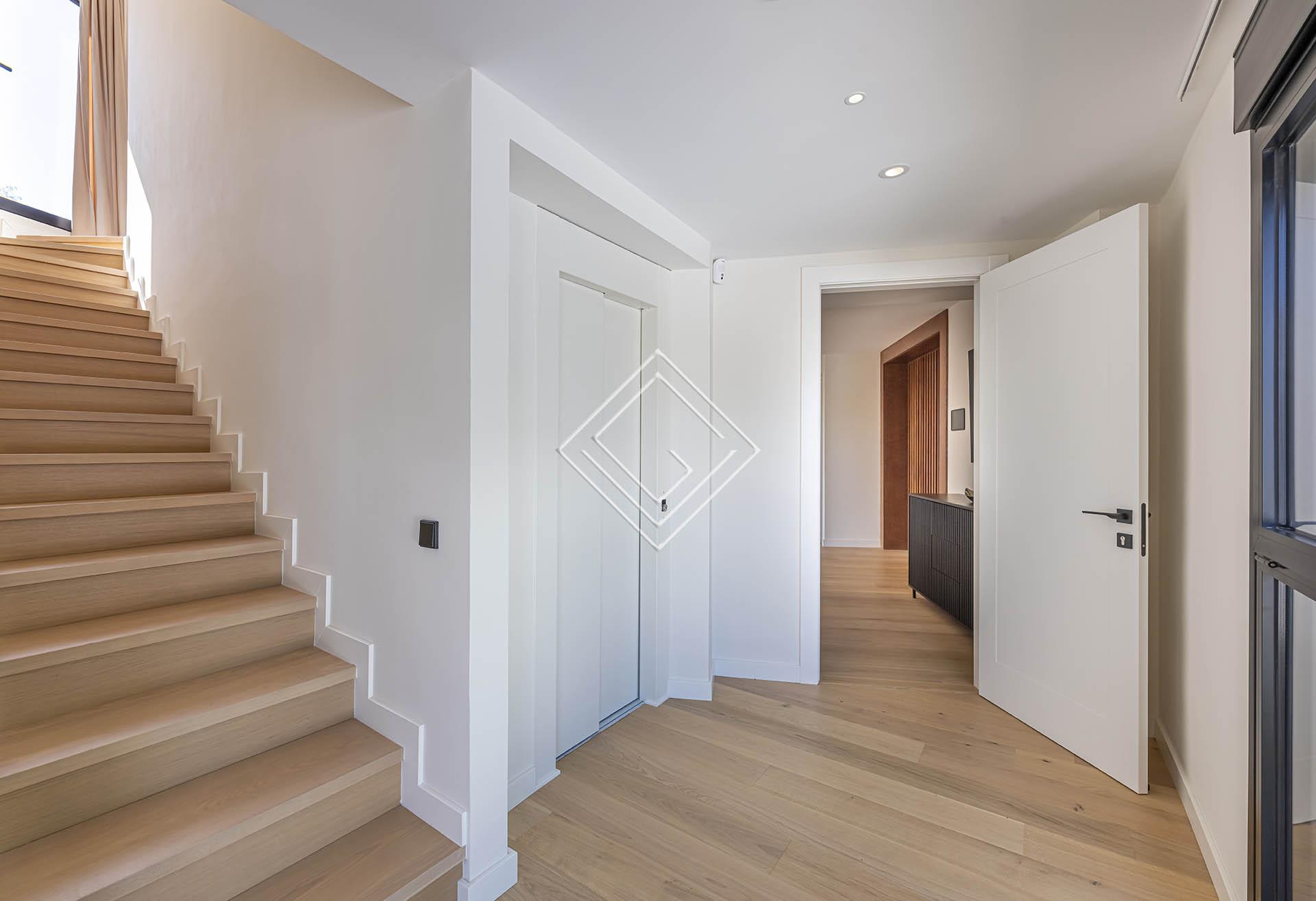 Villa reformada con vistas panorámicas al mar y una privacidad excepcional