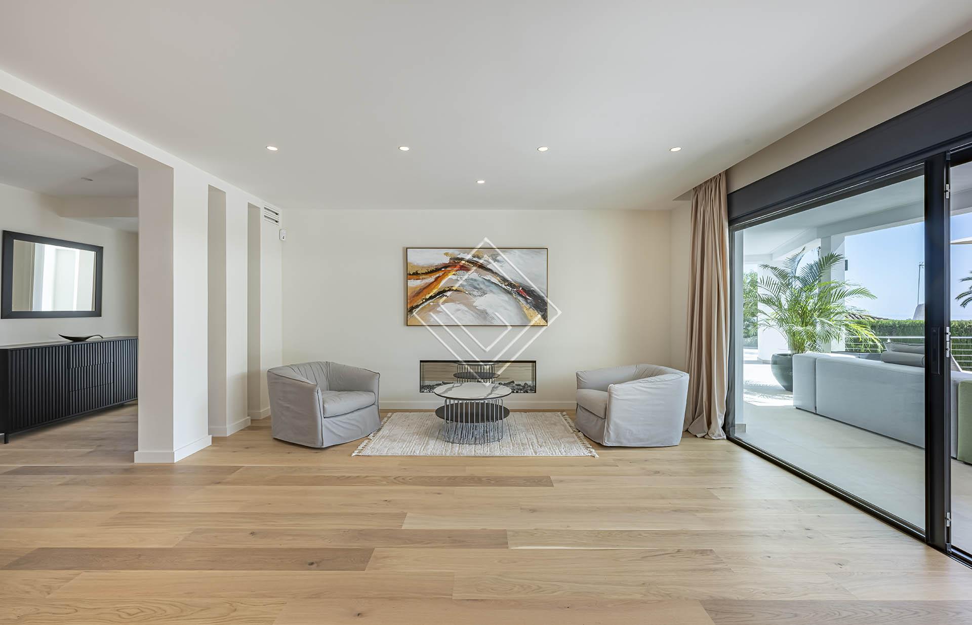 Villa reformada con vistas panorámicas al mar y una privacidad excepcional