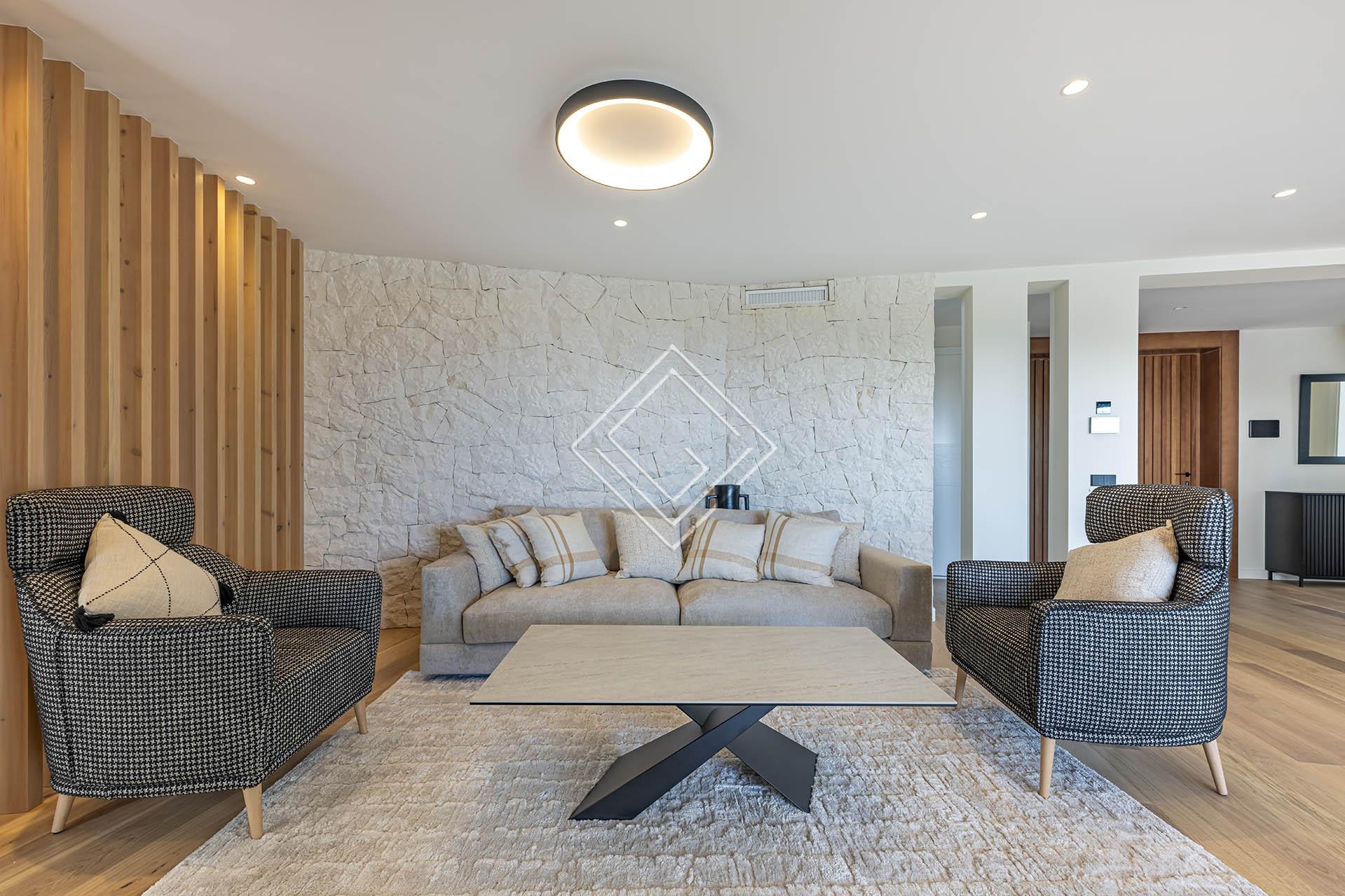 Villa reformada con vistas panorámicas al mar y una privacidad excepcional