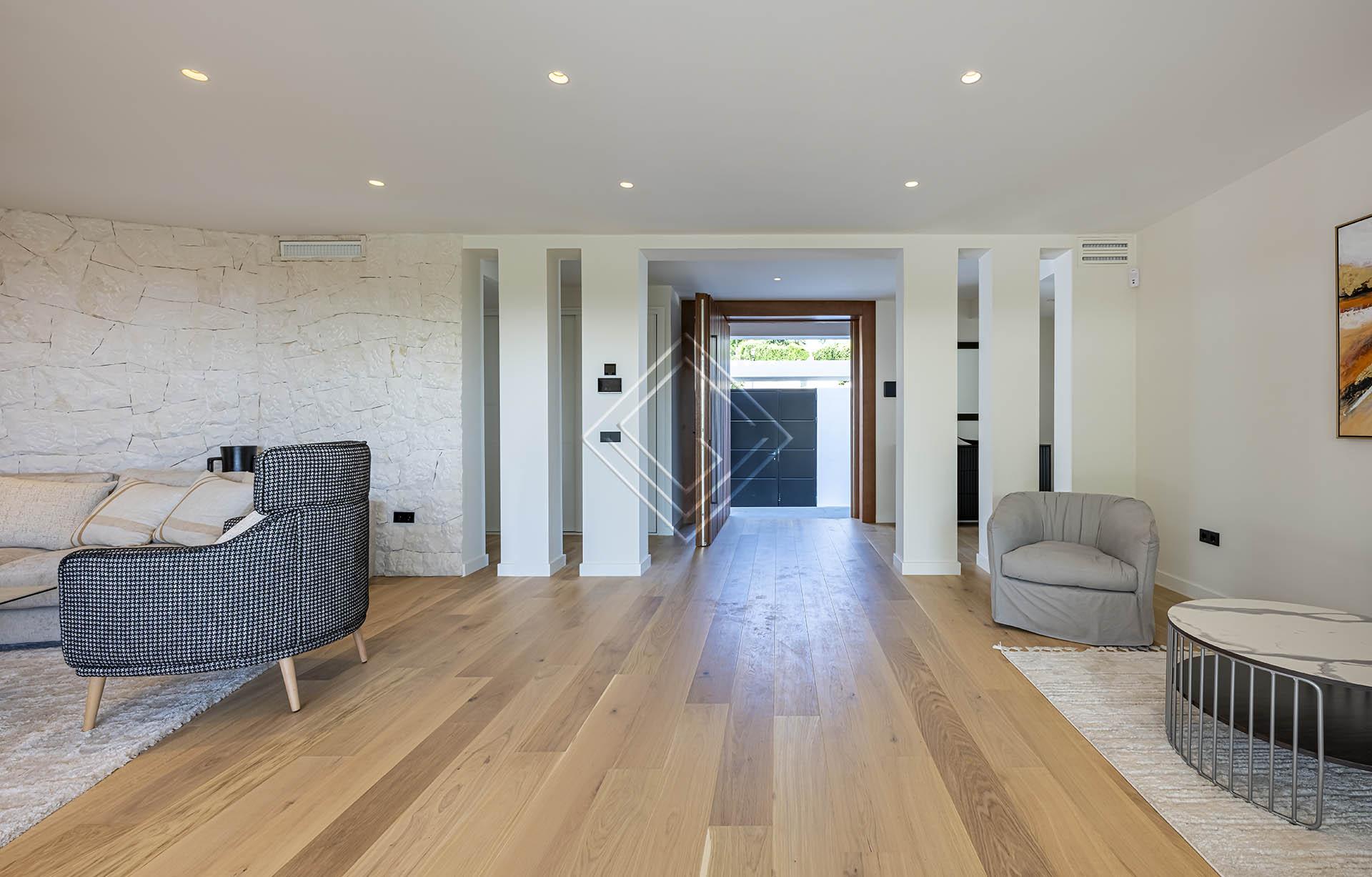 Villa reformada con vistas panorámicas al mar y una privacidad excepcional