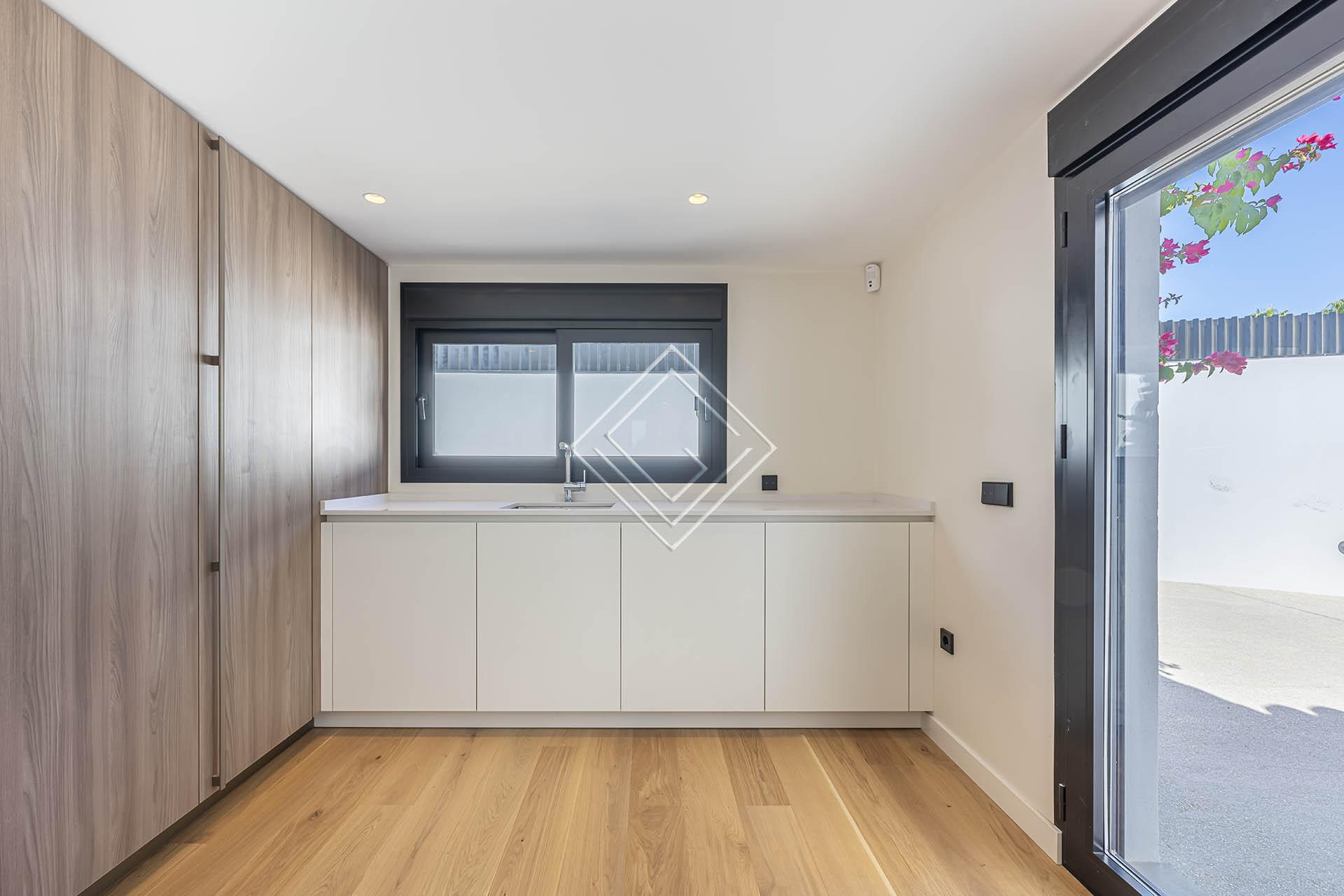 Villa reformada con vistas panorámicas al mar y una privacidad excepcional