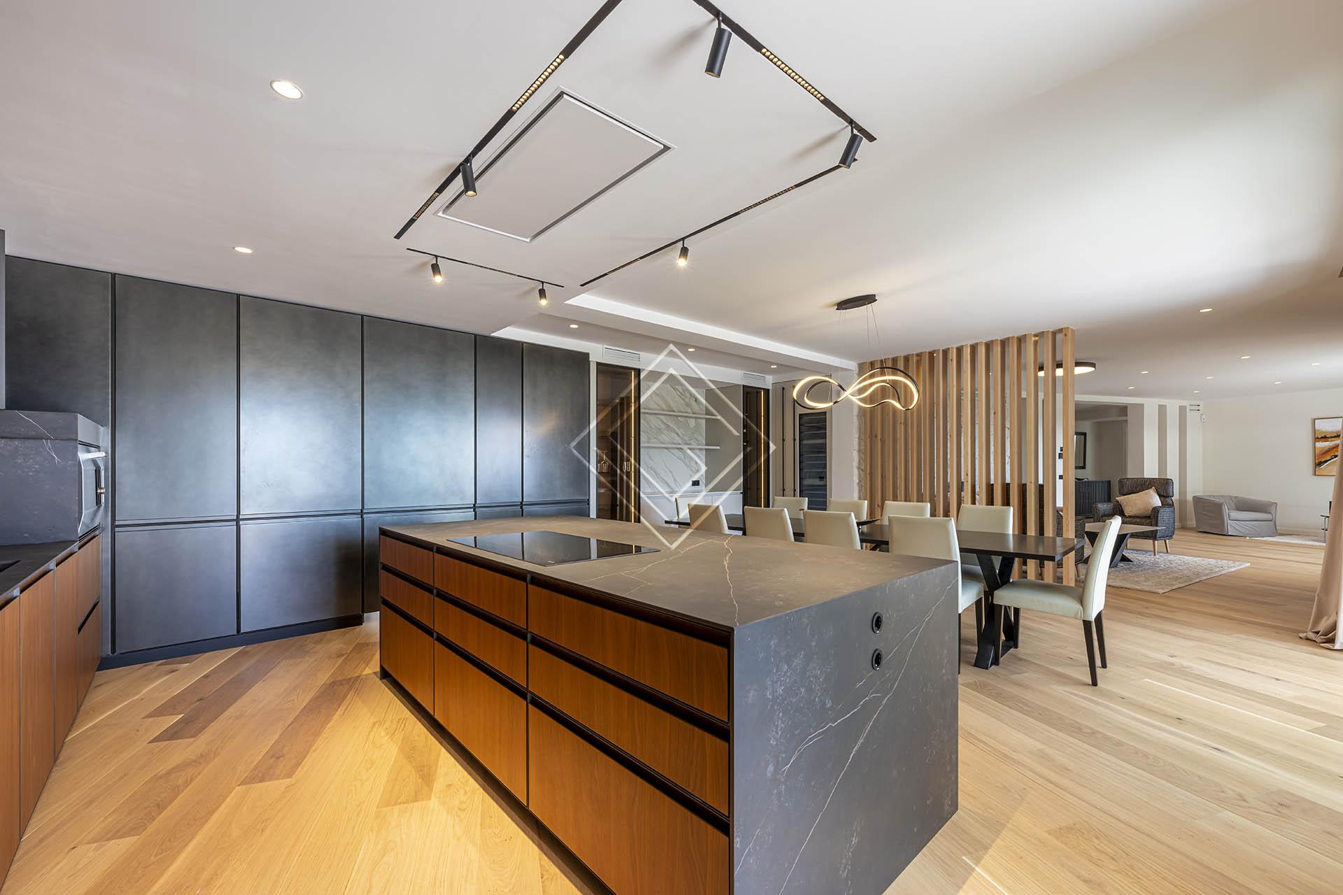 Villa reformada con vistas panorámicas al mar y una privacidad excepcional