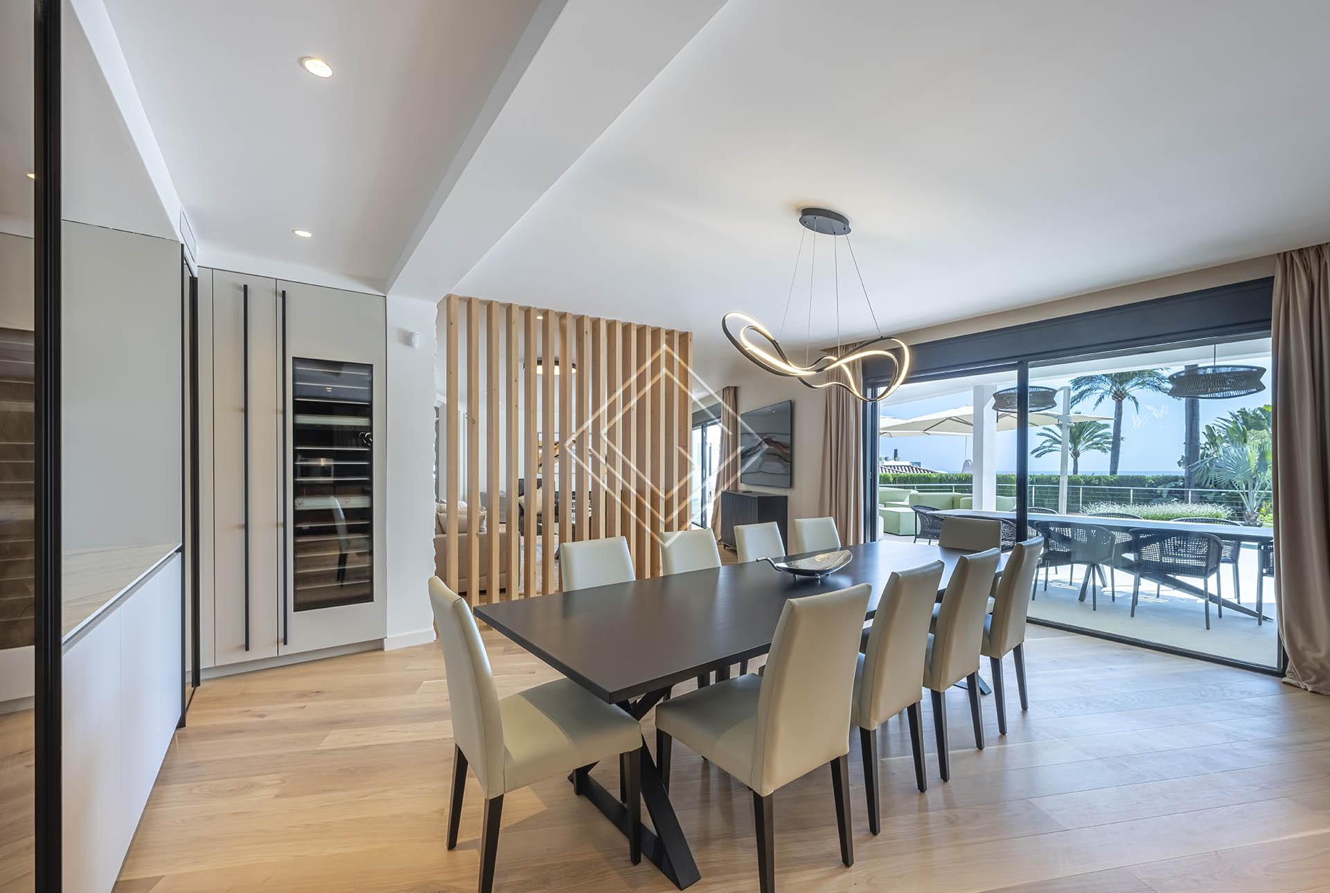 Villa reformada con vistas panorámicas al mar y una privacidad excepcional