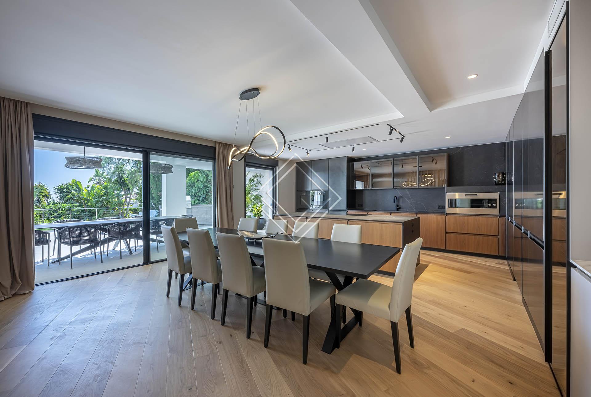 Villa reformada con vistas panorámicas al mar y una privacidad excepcional