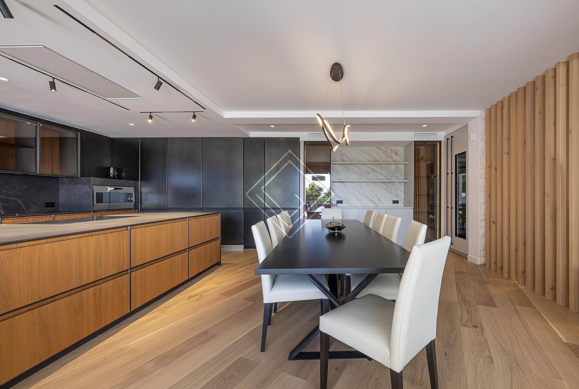 Villa reformada con vistas panorámicas al mar y una privacidad excepcional