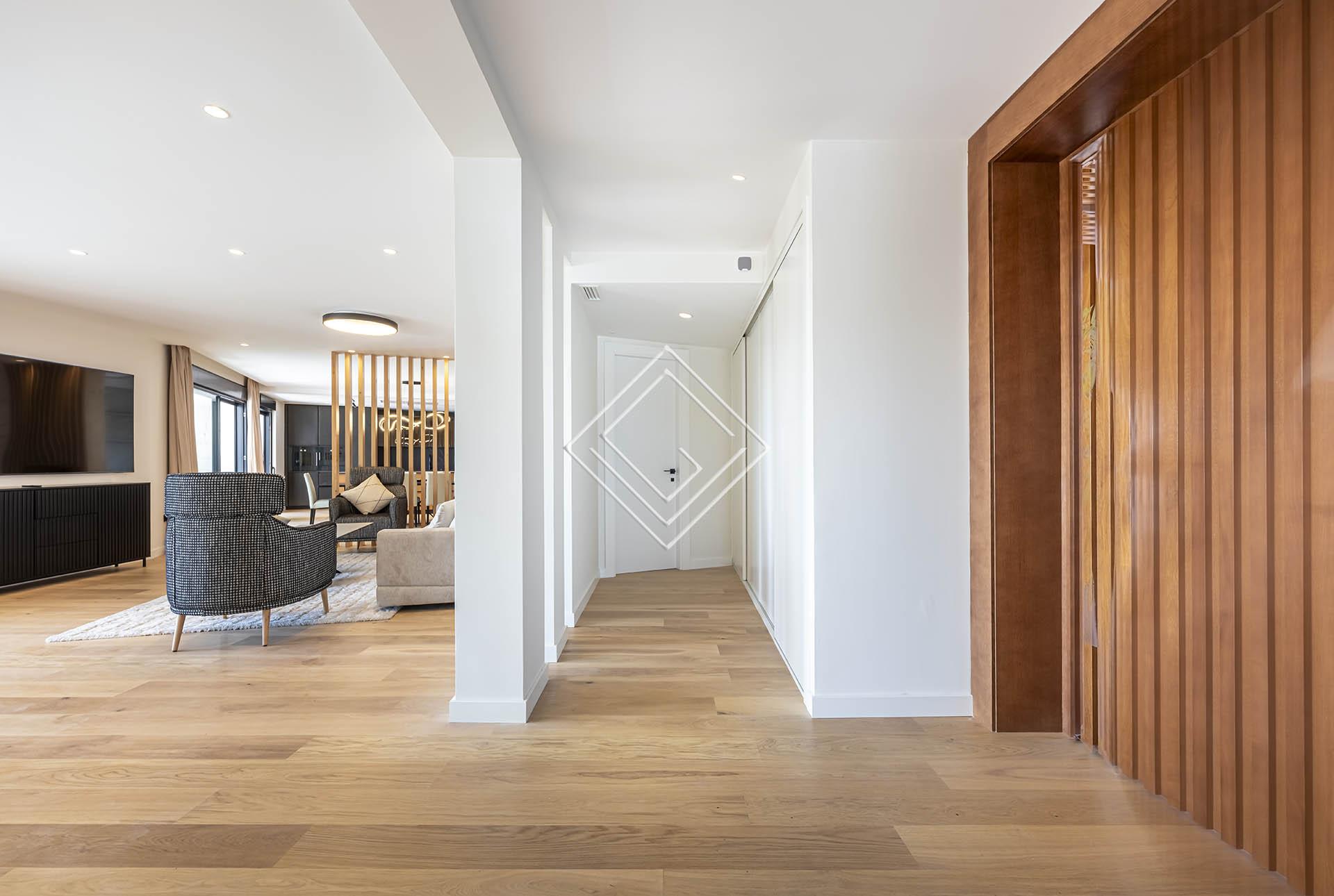 Villa reformada con vistas panorámicas al mar y una privacidad excepcional