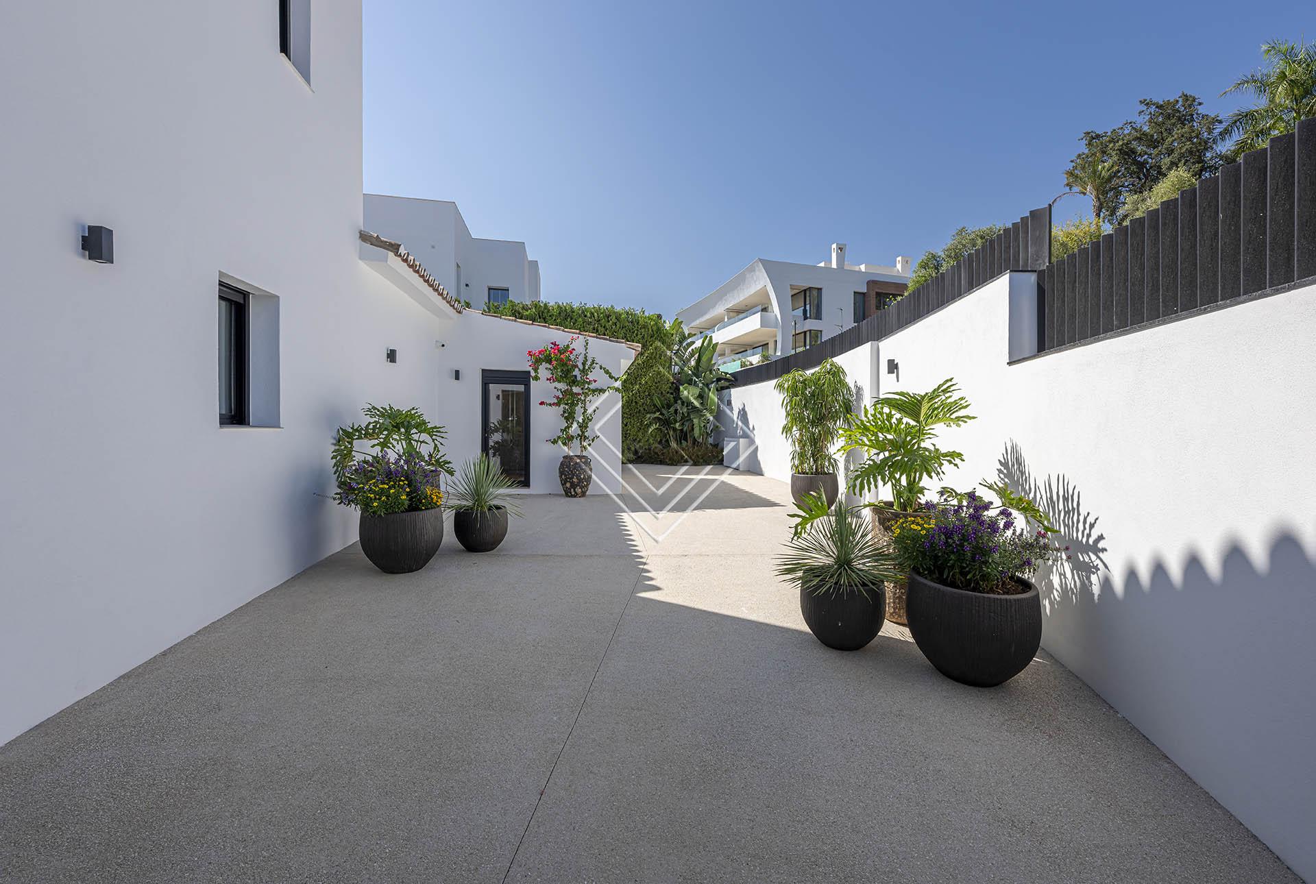 Villa reformada con vistas panorámicas al mar y una privacidad excepcional