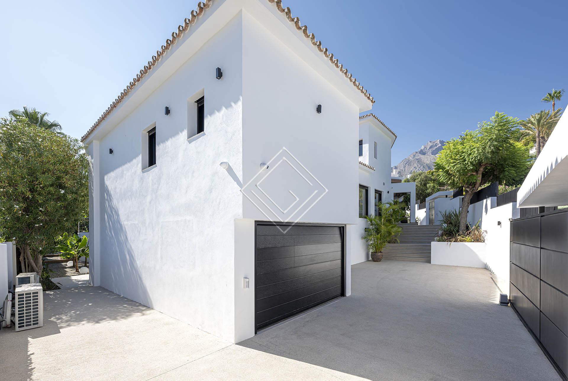 Villa reformada con vistas panorámicas al mar y una privacidad excepcional