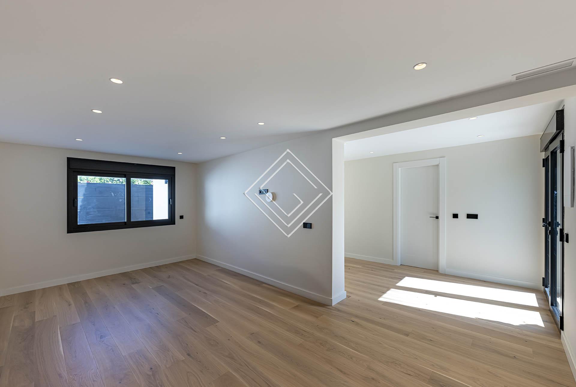 Villa reformada con vistas panorámicas al mar y una privacidad excepcional