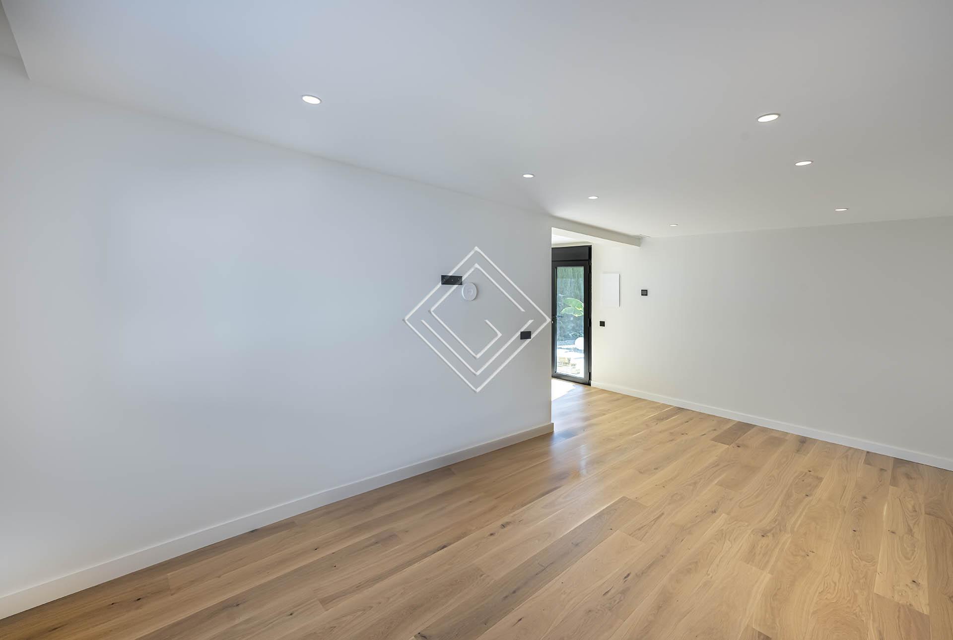 Villa reformada con vistas panorámicas al mar y una privacidad excepcional