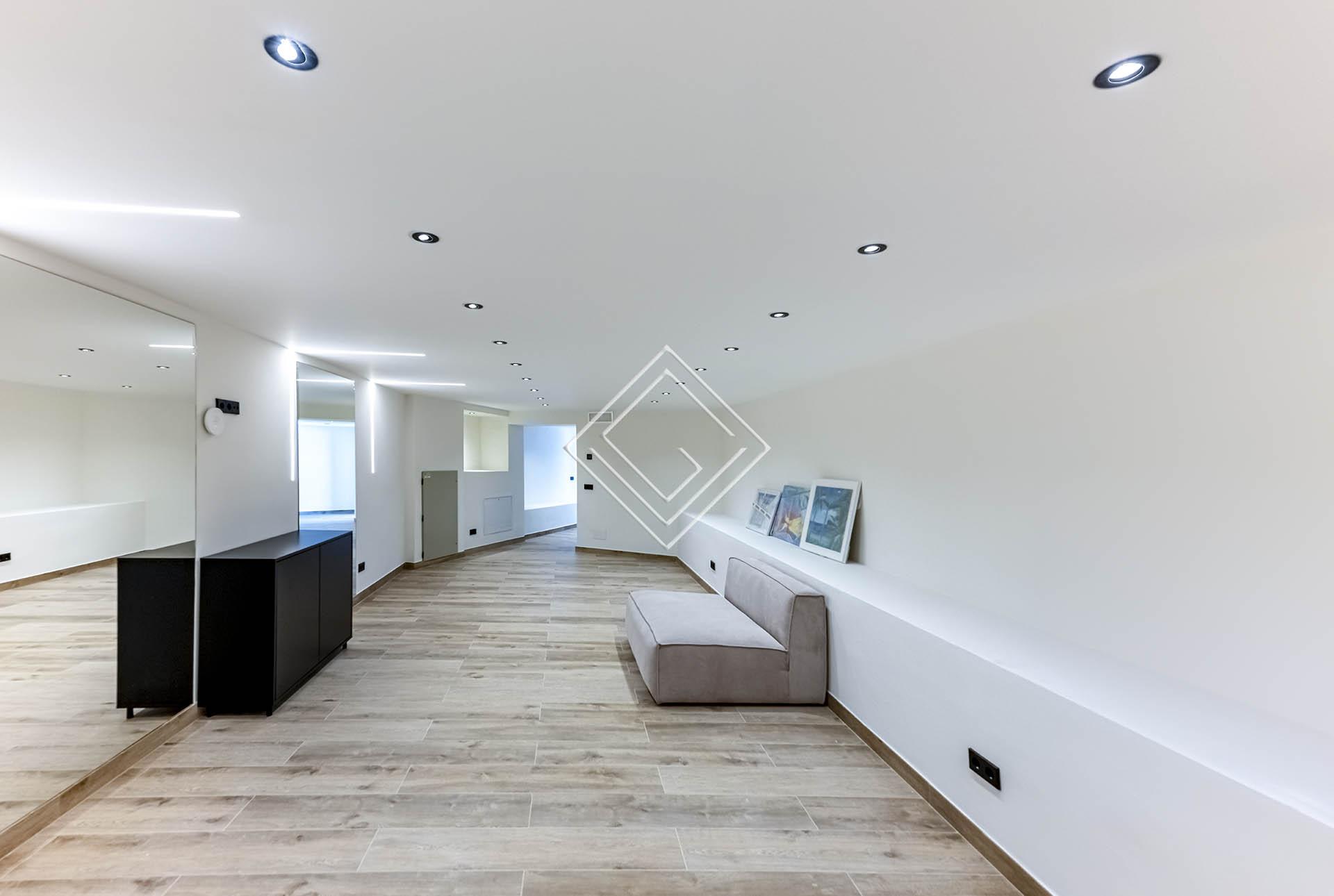 Villa reformada con vistas panorámicas al mar y una privacidad excepcional