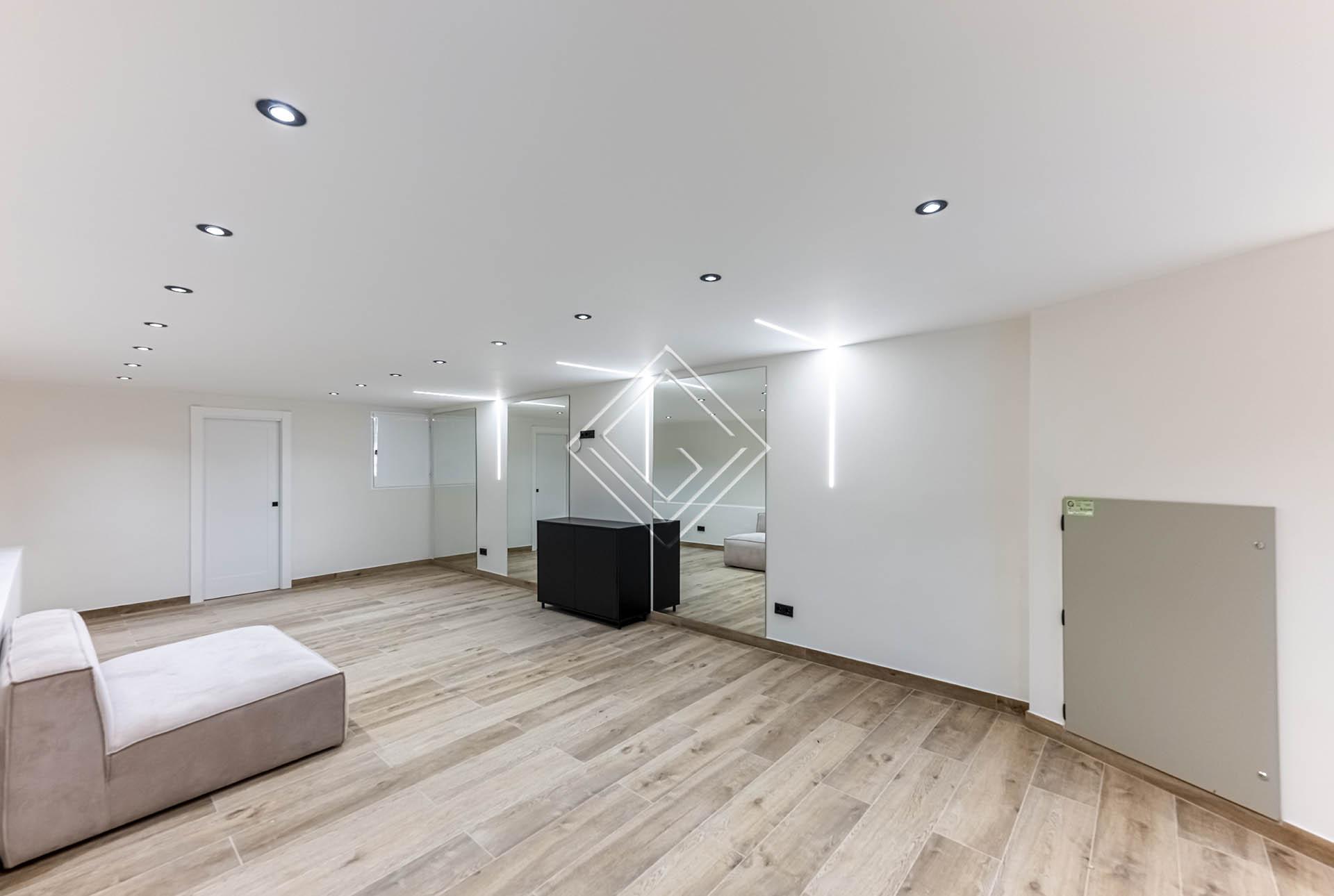 Villa reformada con vistas panorámicas al mar y una privacidad excepcional