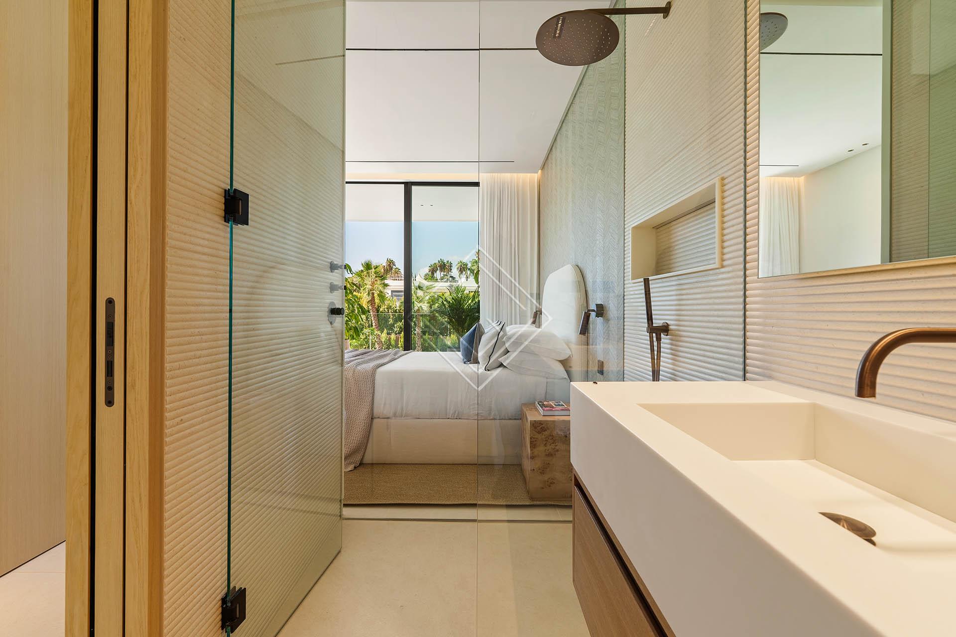 Villa contemporánea de 5 dormitorios con spa (hammam), gimnasio y piscina infinity