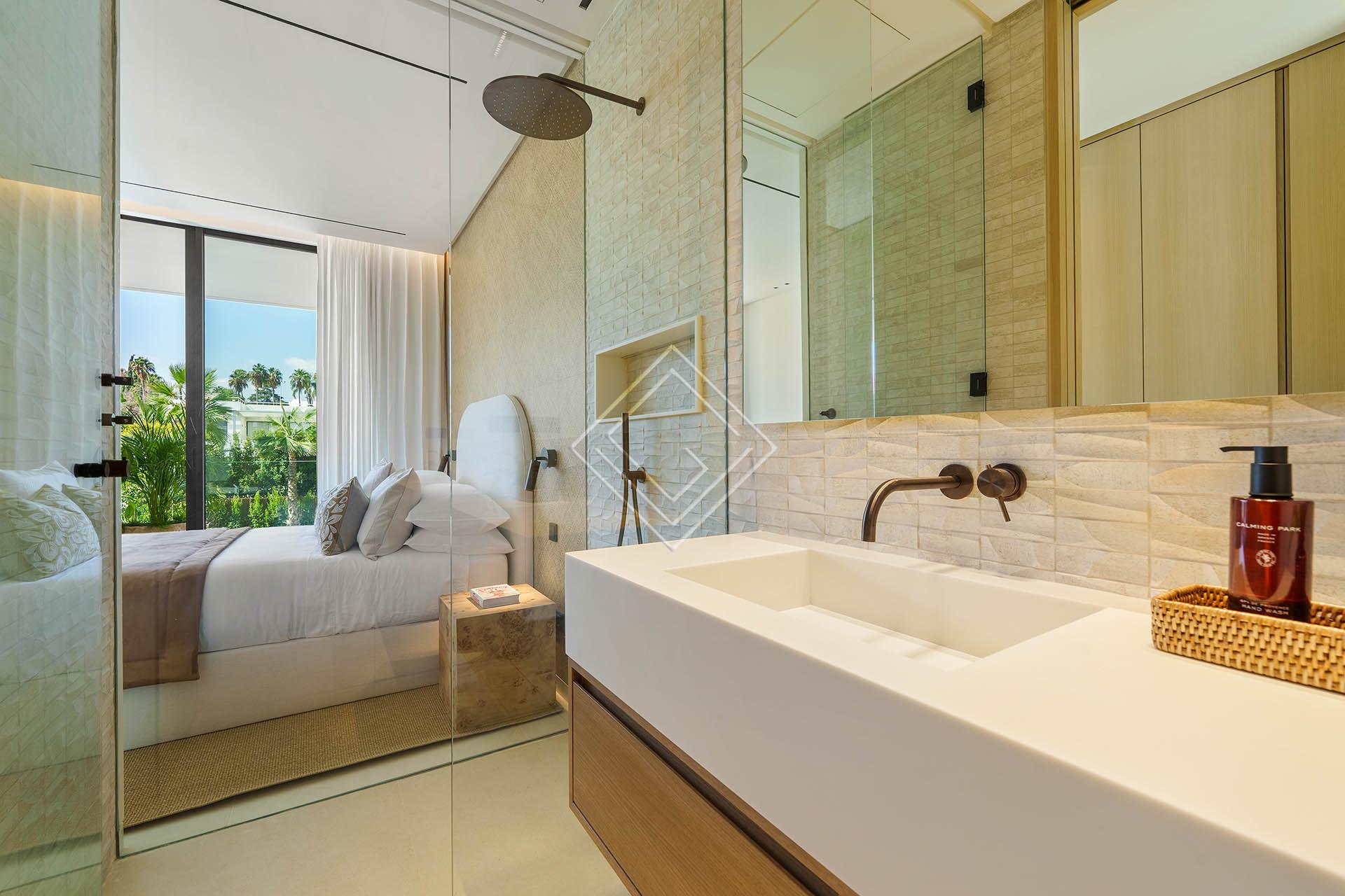 Villa contemporánea de 5 dormitorios con spa (hammam), gimnasio y piscina infinity