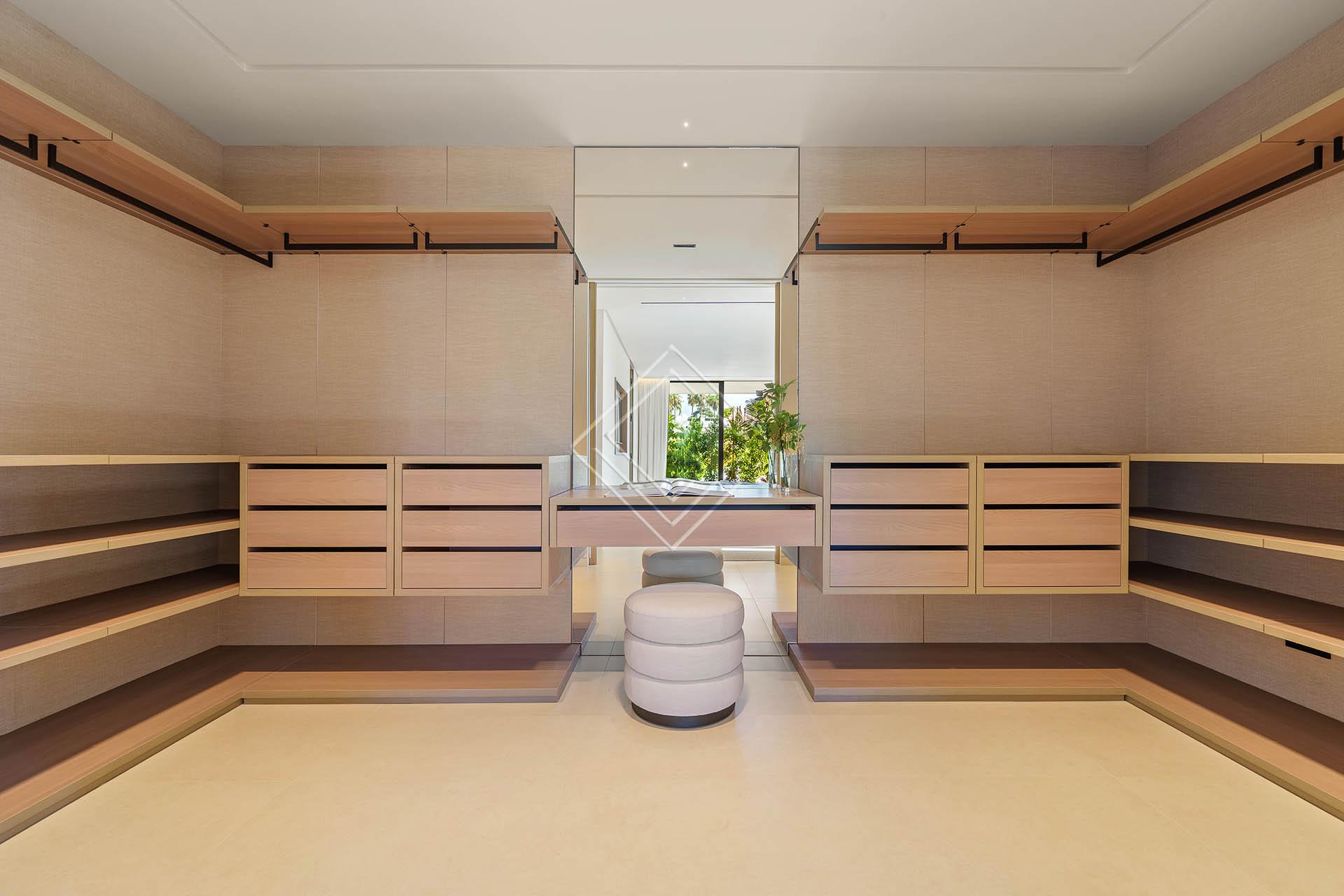 Villa contemporánea de 5 dormitorios con spa (hammam), gimnasio y piscina infinity