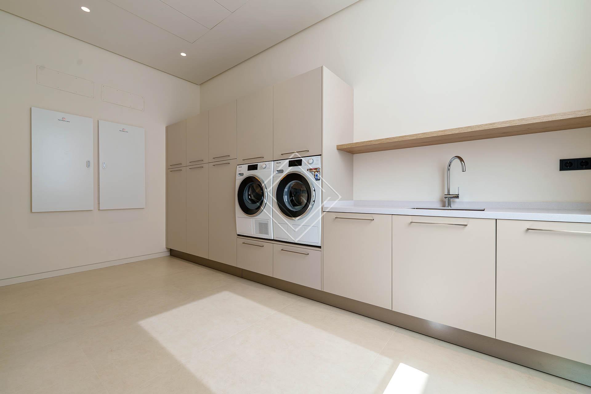 Villa contemporánea de 5 dormitorios con spa (hammam), gimnasio y piscina infinity