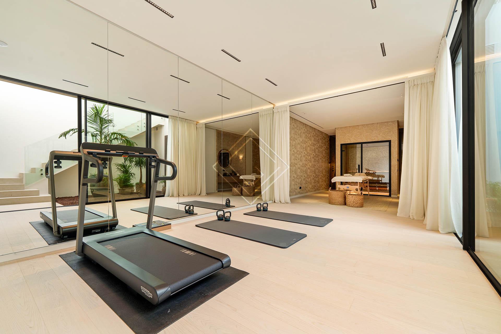 Villa contemporánea de 5 dormitorios con spa (hammam), gimnasio y piscina infinity