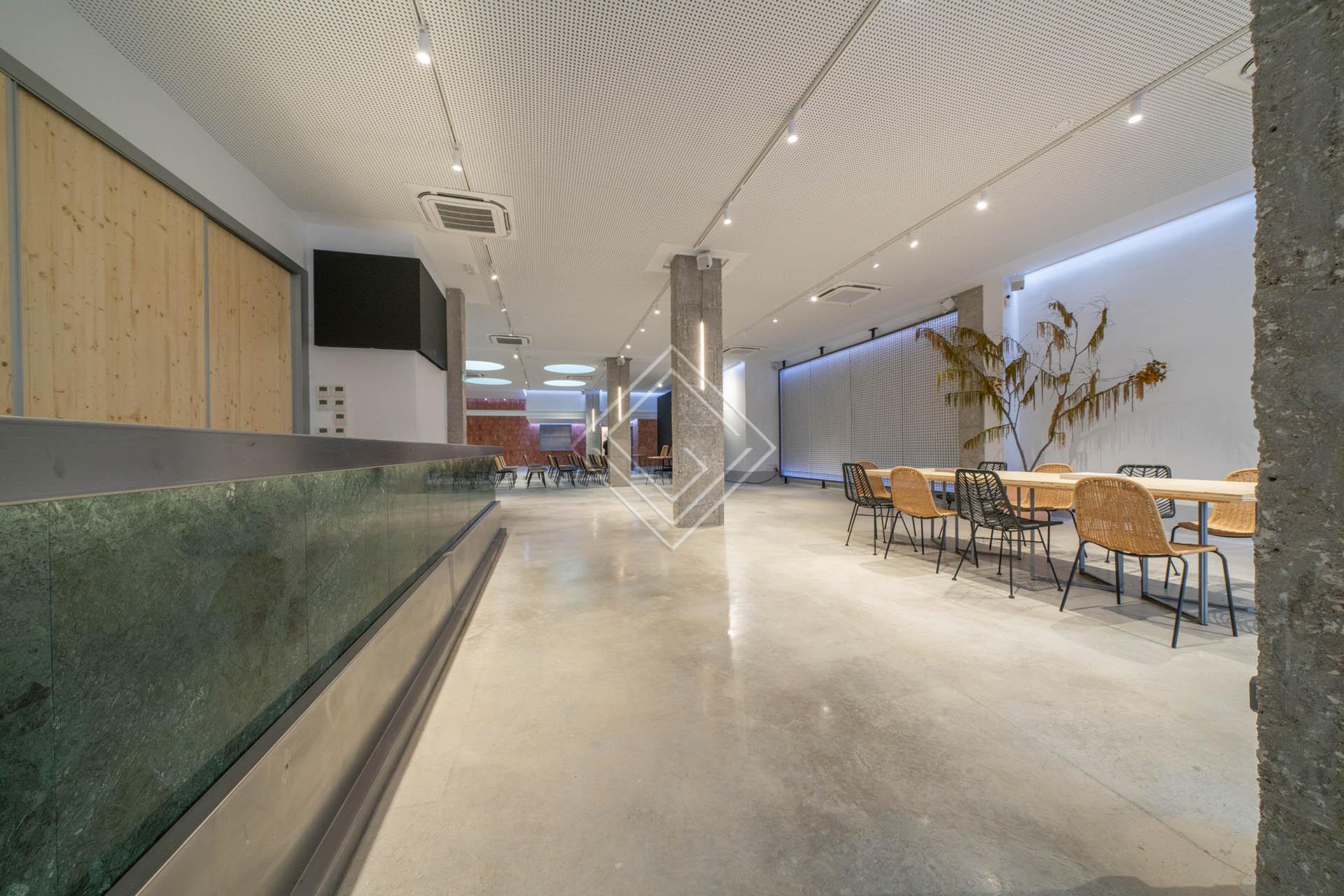 Espectacular local en rentabilidad con salida de humos en Barrio de Salamanca - Imagen 2